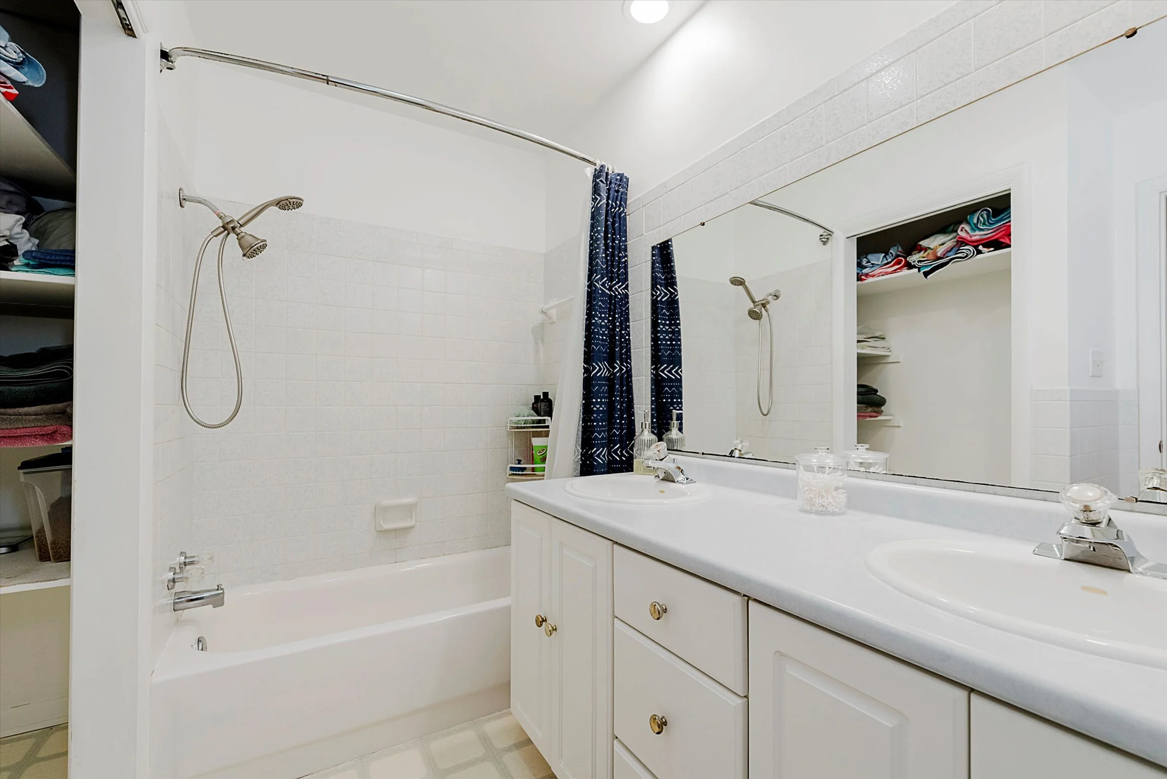 15-15_Bathroom 1.jpg