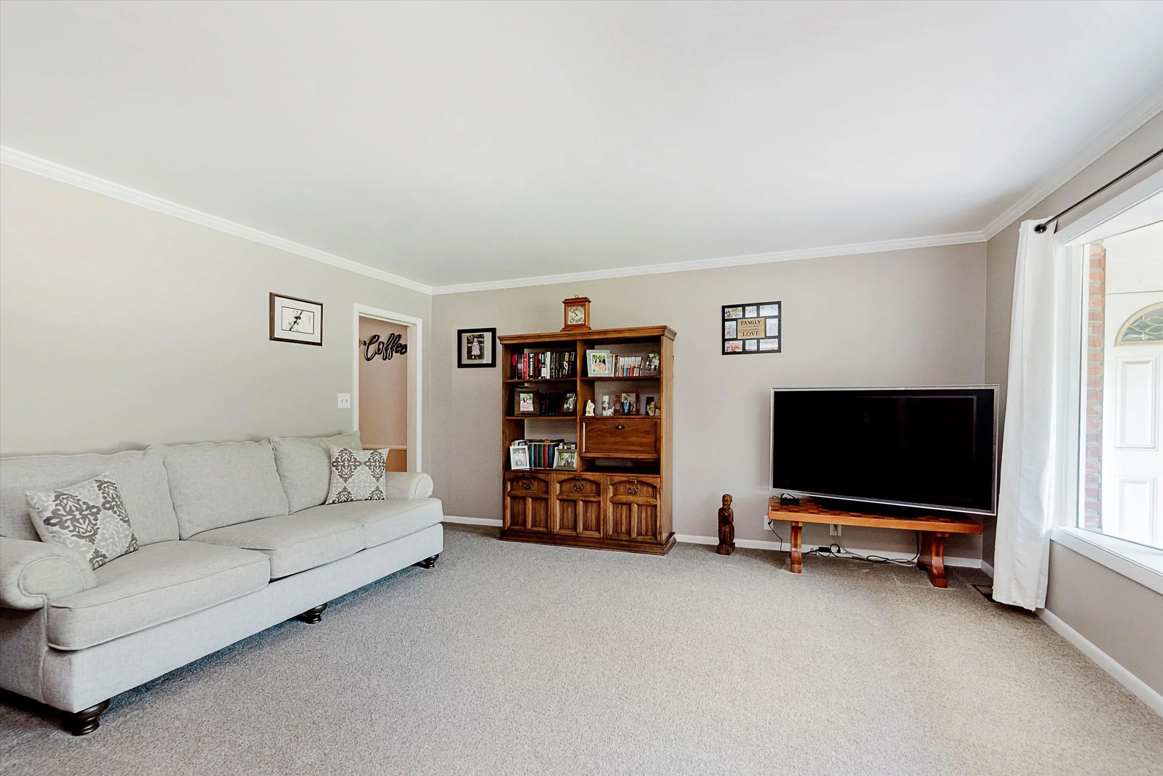 04-04_Living Room.jpg