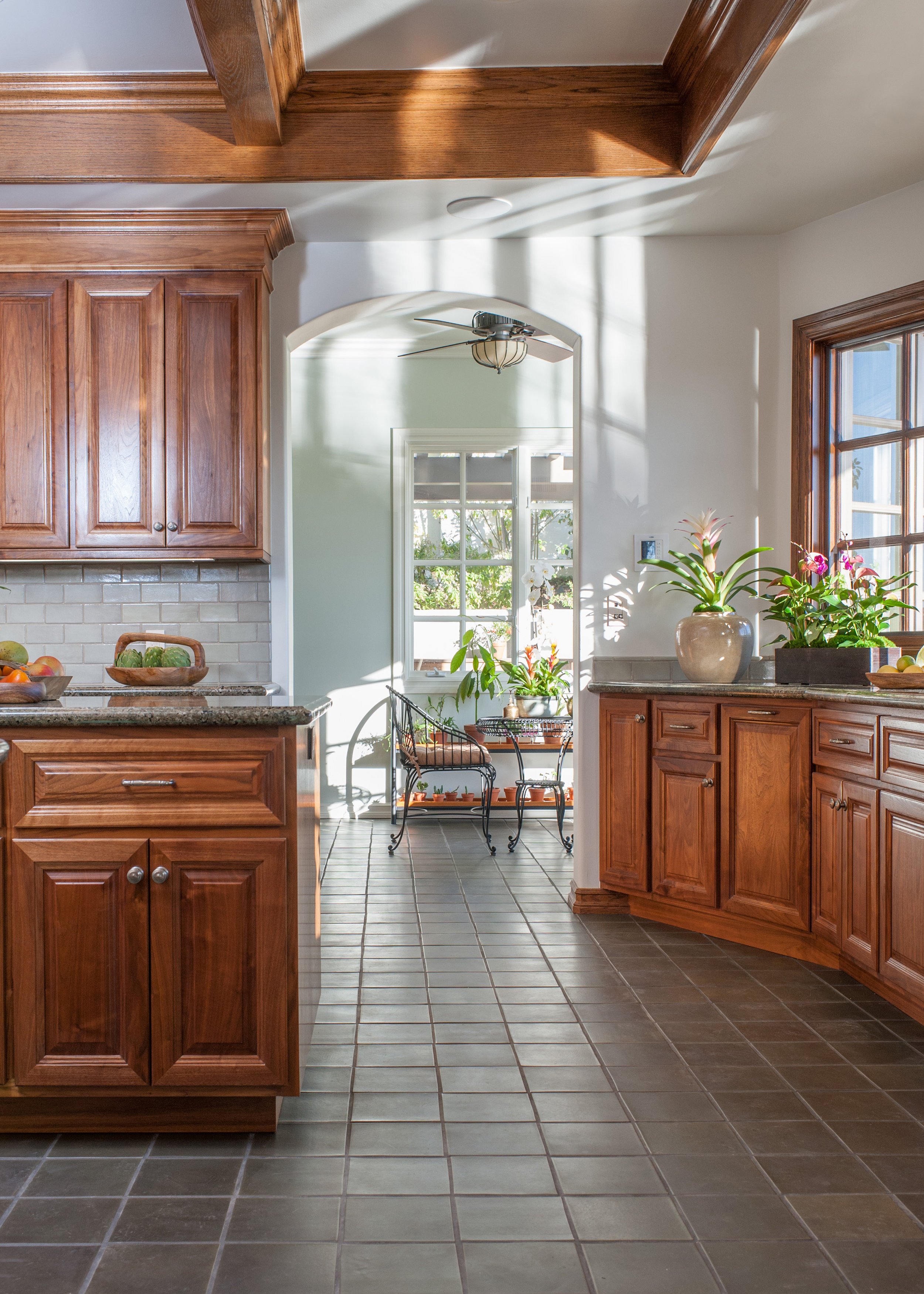 sarah-barnard-design-pacific-palisades-estate-kitchen17.jpg