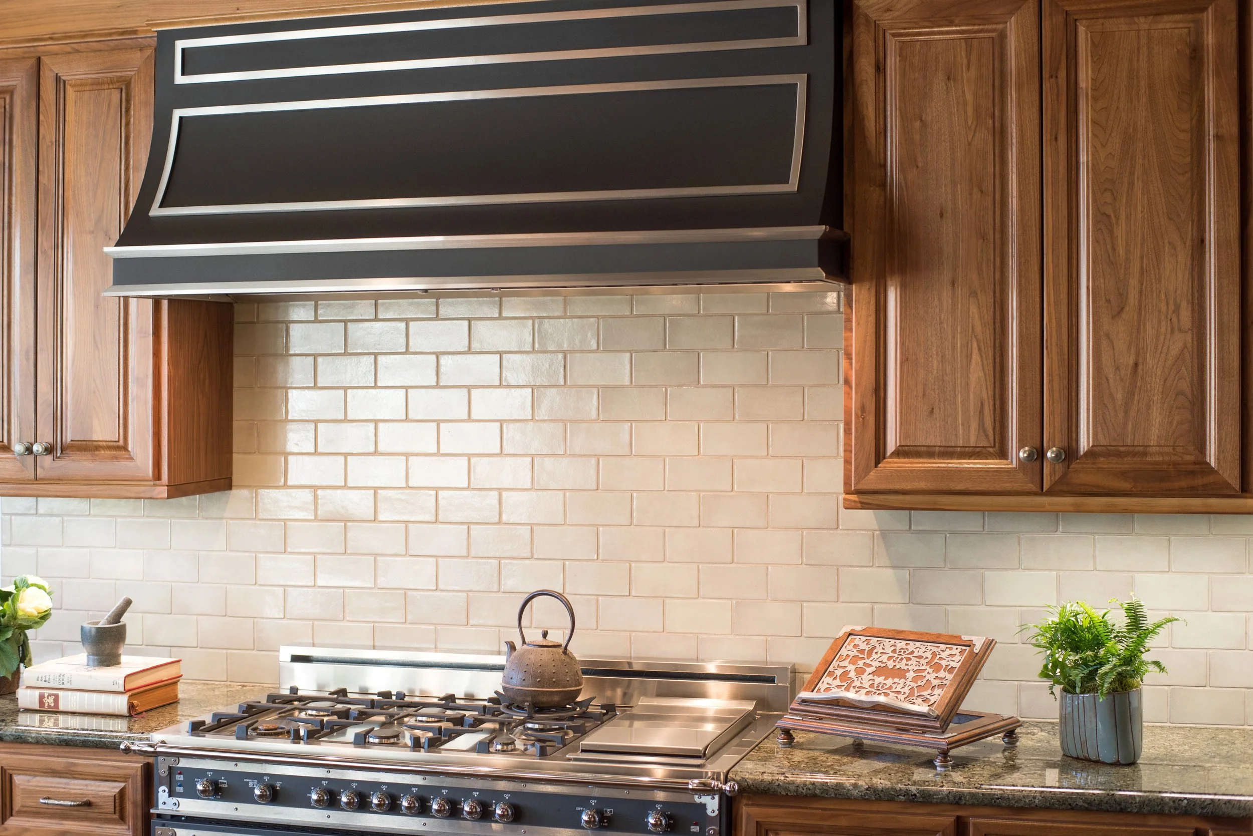 sarah-barnard-design-pacific-palisades-estate-kitchen05.jpg