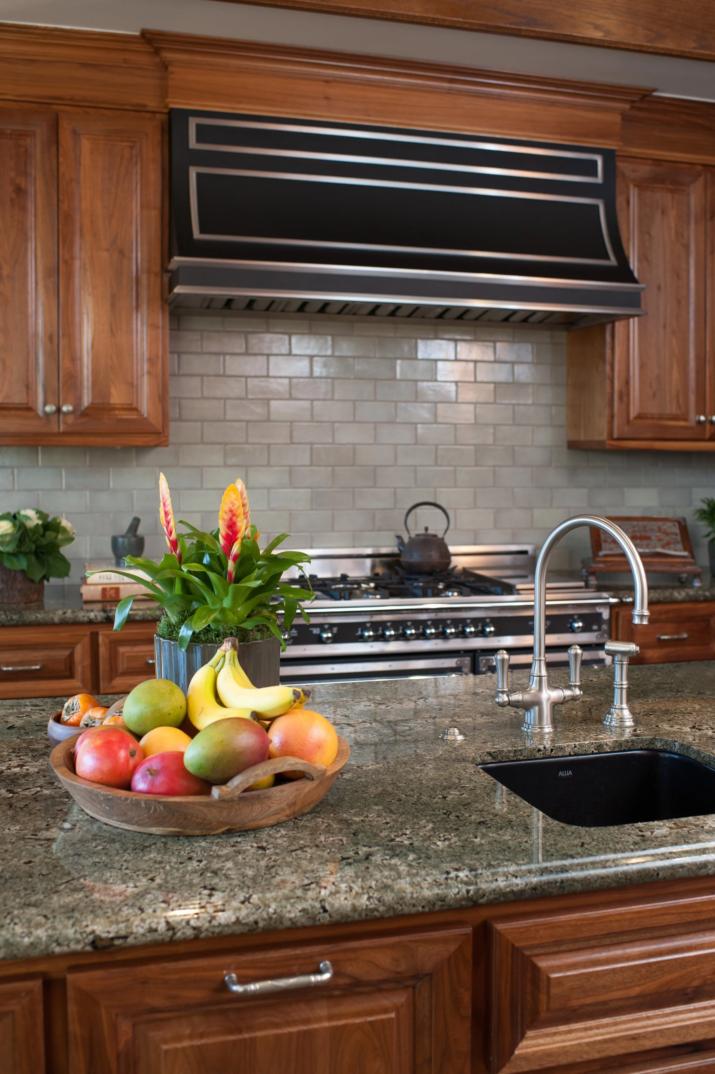 sarah-barnard-design-pacific-palisades-estate-kitchen06.jpg