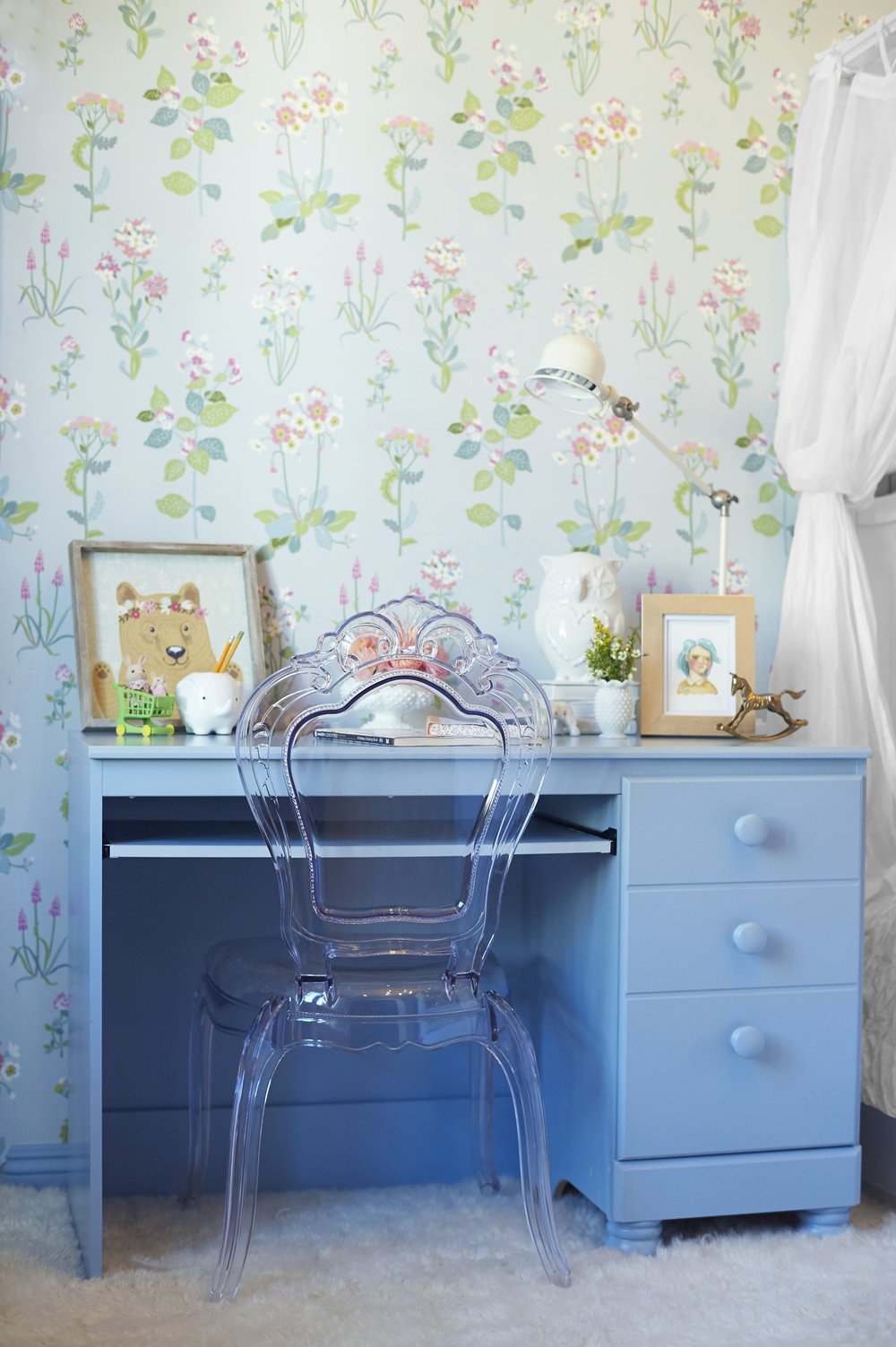 Photo by: Steven Dewall
A desk once belonging to her older sister gets a personalized makeover for the youngest girl in the house.