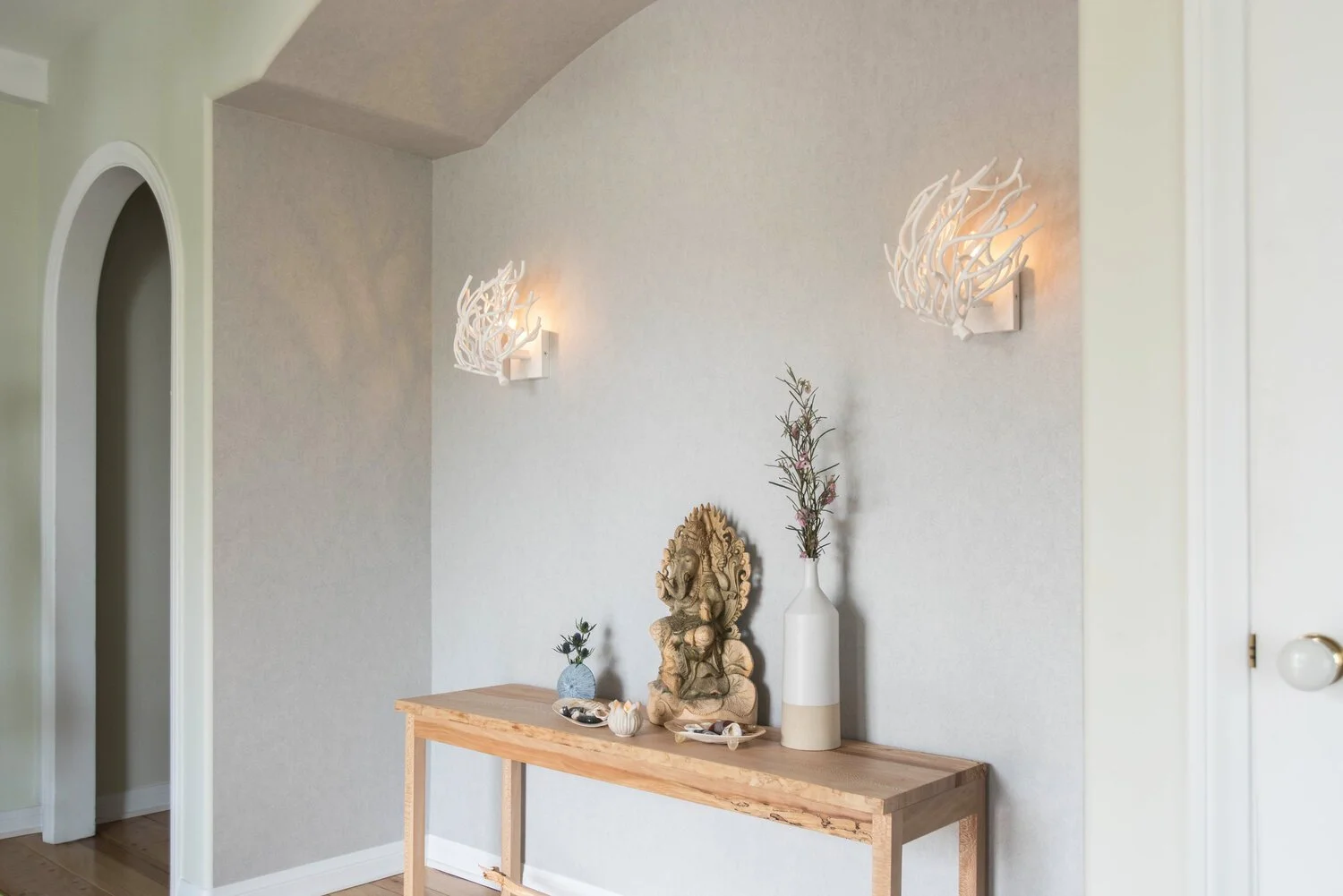 Photo by: Steven Dewall
A foyer alcove provides a gentle welcome display. The subtle sheen of the pale blue wall covering references the sea nearby. 