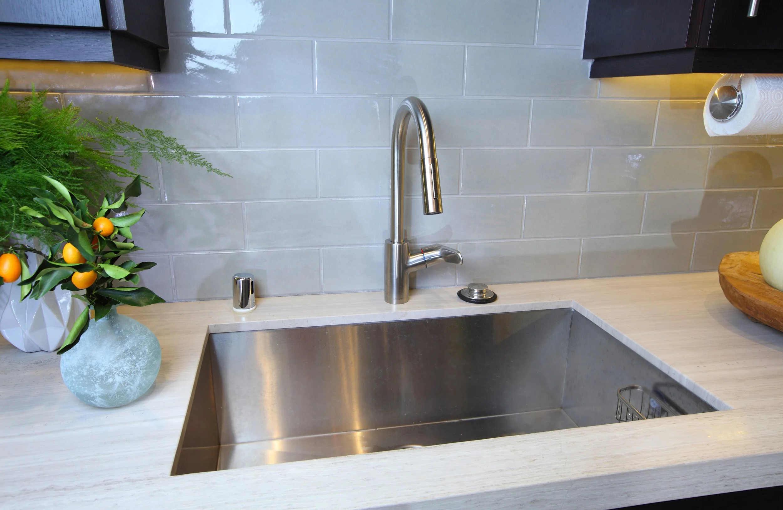 Photo by: Chas Metivier
The extra-deep single bowl kitchen sink in an under mount, stainless steel design is both high functioning and lovely.