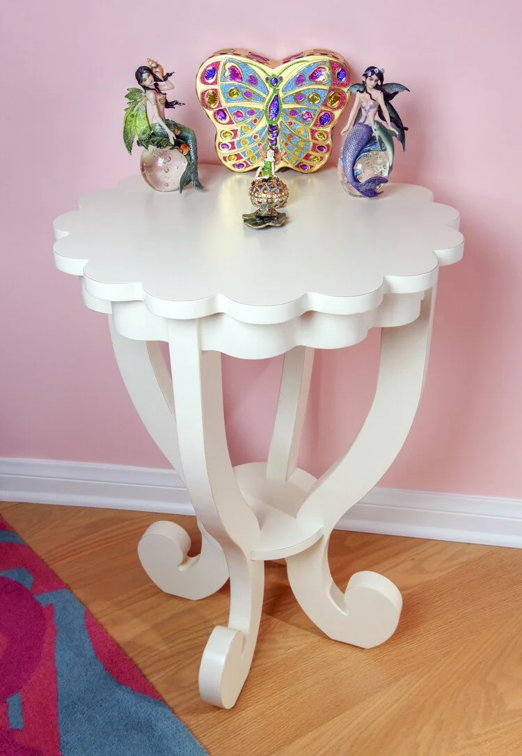 Photo by: Chas Metivier
An adorable bedside table displays a collection of treasures.