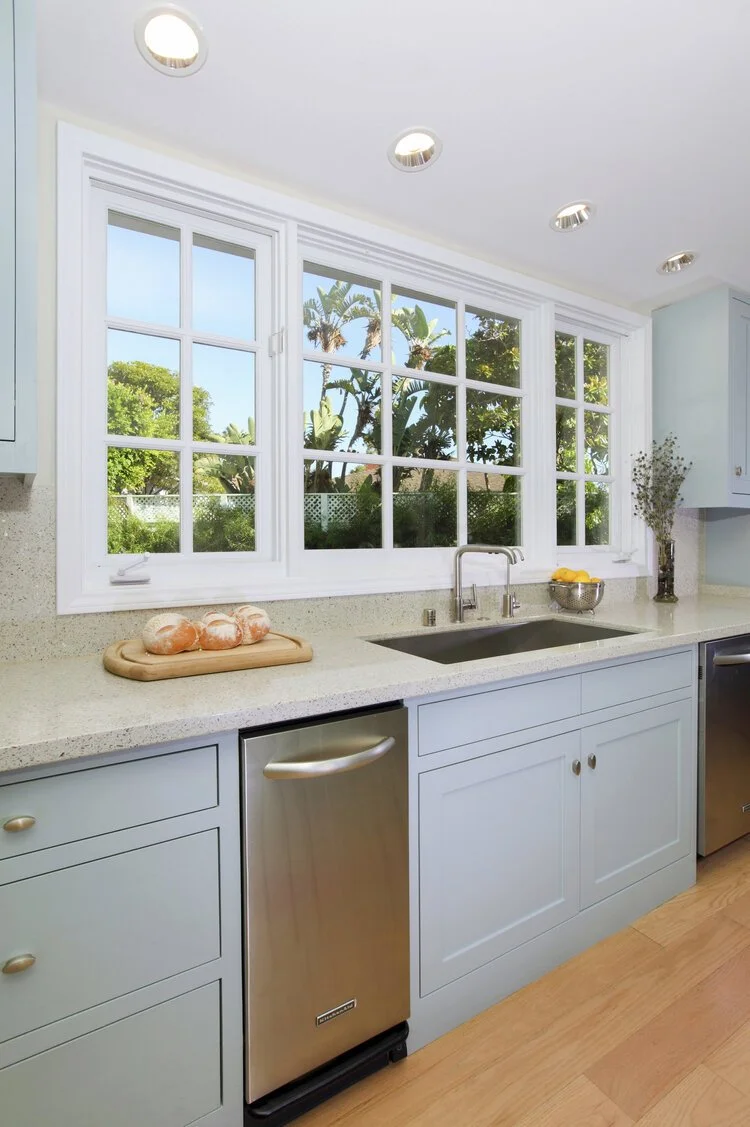 Photo by: Chas Metivier
A sizeable undermount sink in stainless steel deliverers high function and a minimalist aesthetic.