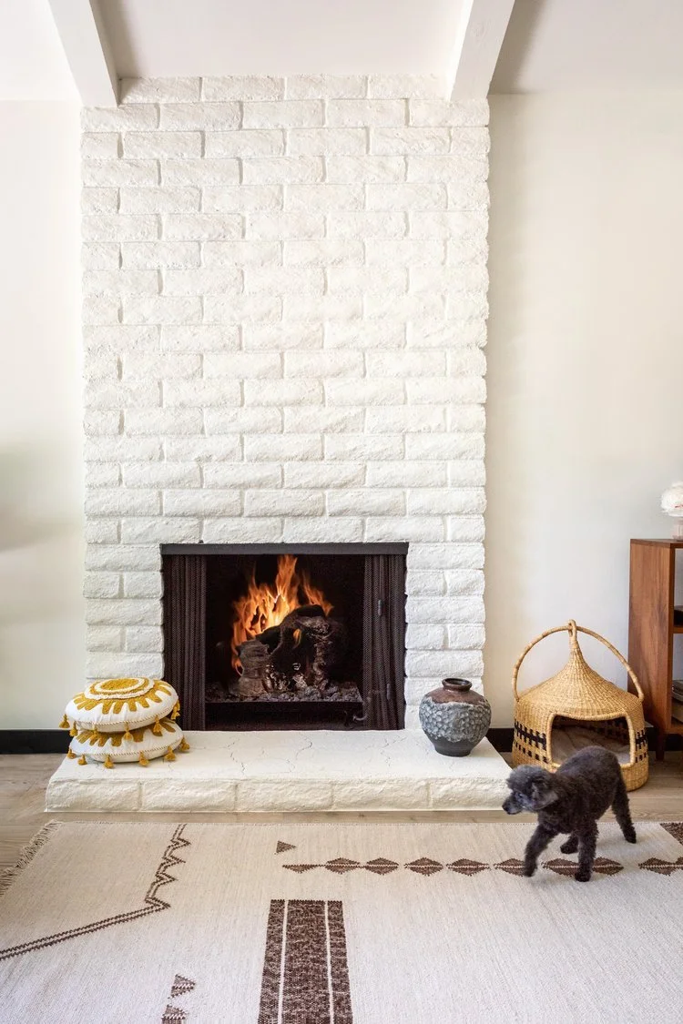 Photo by: Ace Misiunas
A 1970s vase from West Germany coated in a bronze-like glaze and layered with grey fat lava rests on the hearth, providing a harmonious link with the brown and white palette of the area rug. Its uneven surface and the organic a