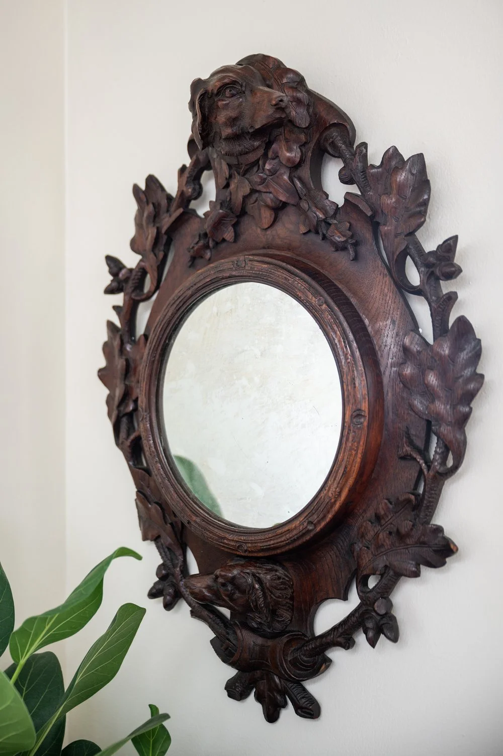 Photo by: Steven Dewall
This intricately carved 19th century French Black Forrest Oak wall mirror depicting a dog surrounded by leaf motifs marries fine craftsmanship with the beauty of natural materials.