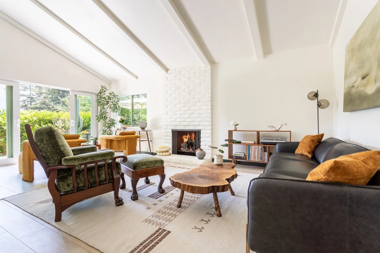 Photo by: Ace Misiunas
A large, wool, flatweave area rug demarcates a soft space for the sofa and coffee table within the living room. This rug features a minimal brown geometric pattern on a natural beige background, combining a nature-inspired pale