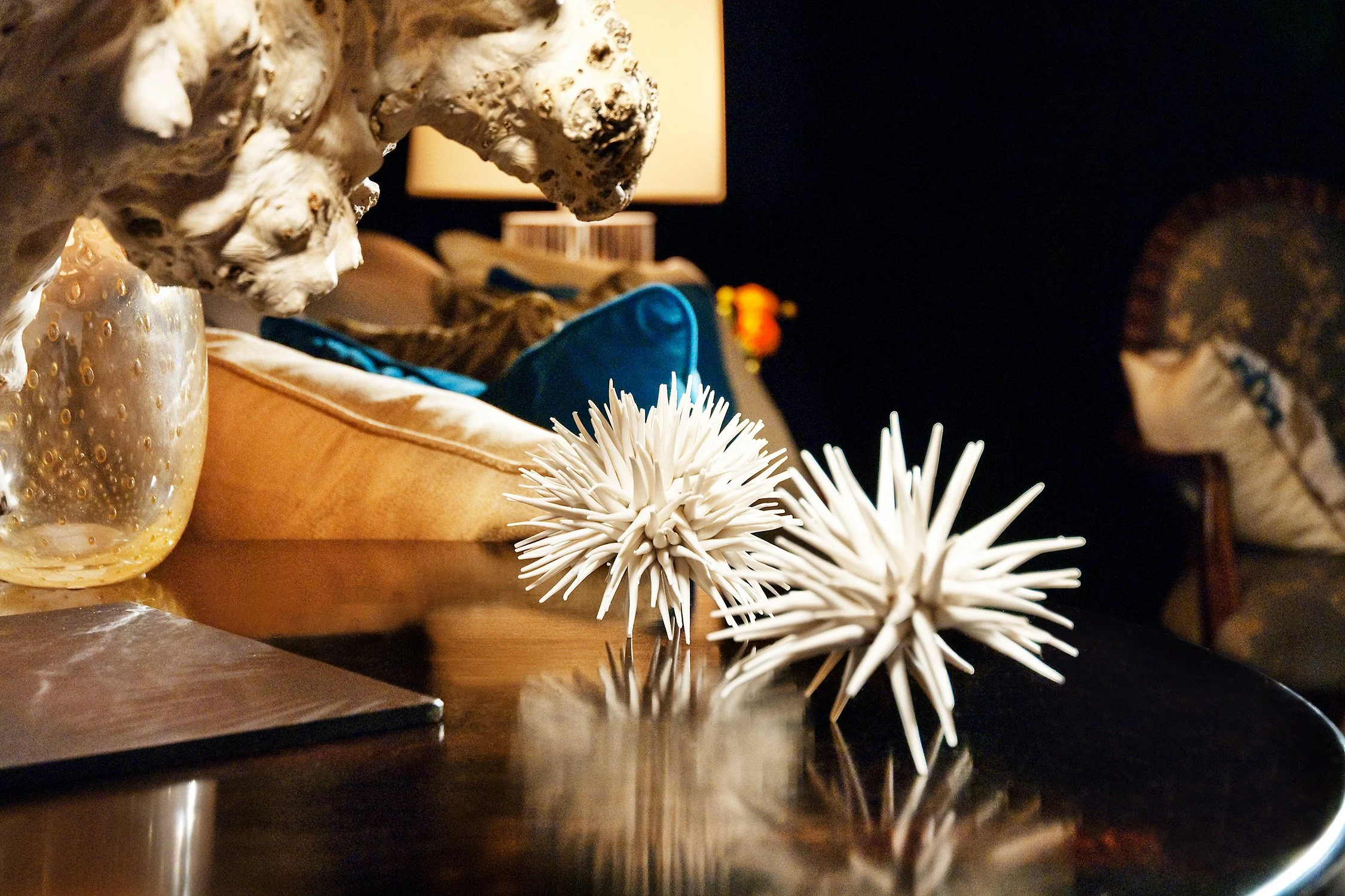 Photo by: Brad Nicol
A burl wood sculpture and ceramic urchins demonstrate that natural beauty is forever captivating.