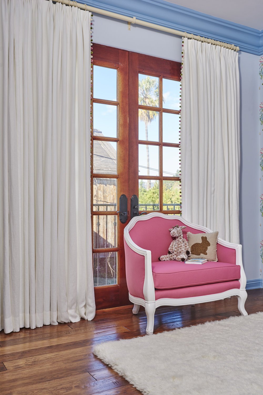 Photo by: Steven Dewall
An oversized reading chair in antique white and fuchsia pink. 