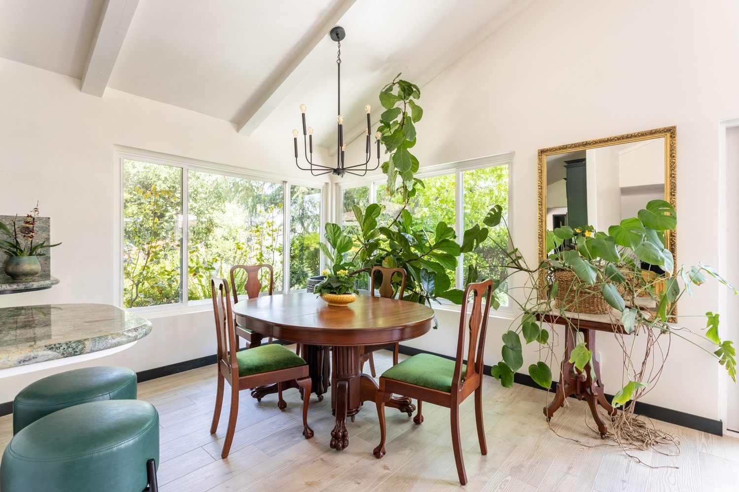 Photo by: Ace Misiunas
A Scandanavian-inspired chandelier hangs over the dining room table; its minimalist style draws attention to low-wattage antique filament bulbs as a visible design feature that creates soft, warm lighting.