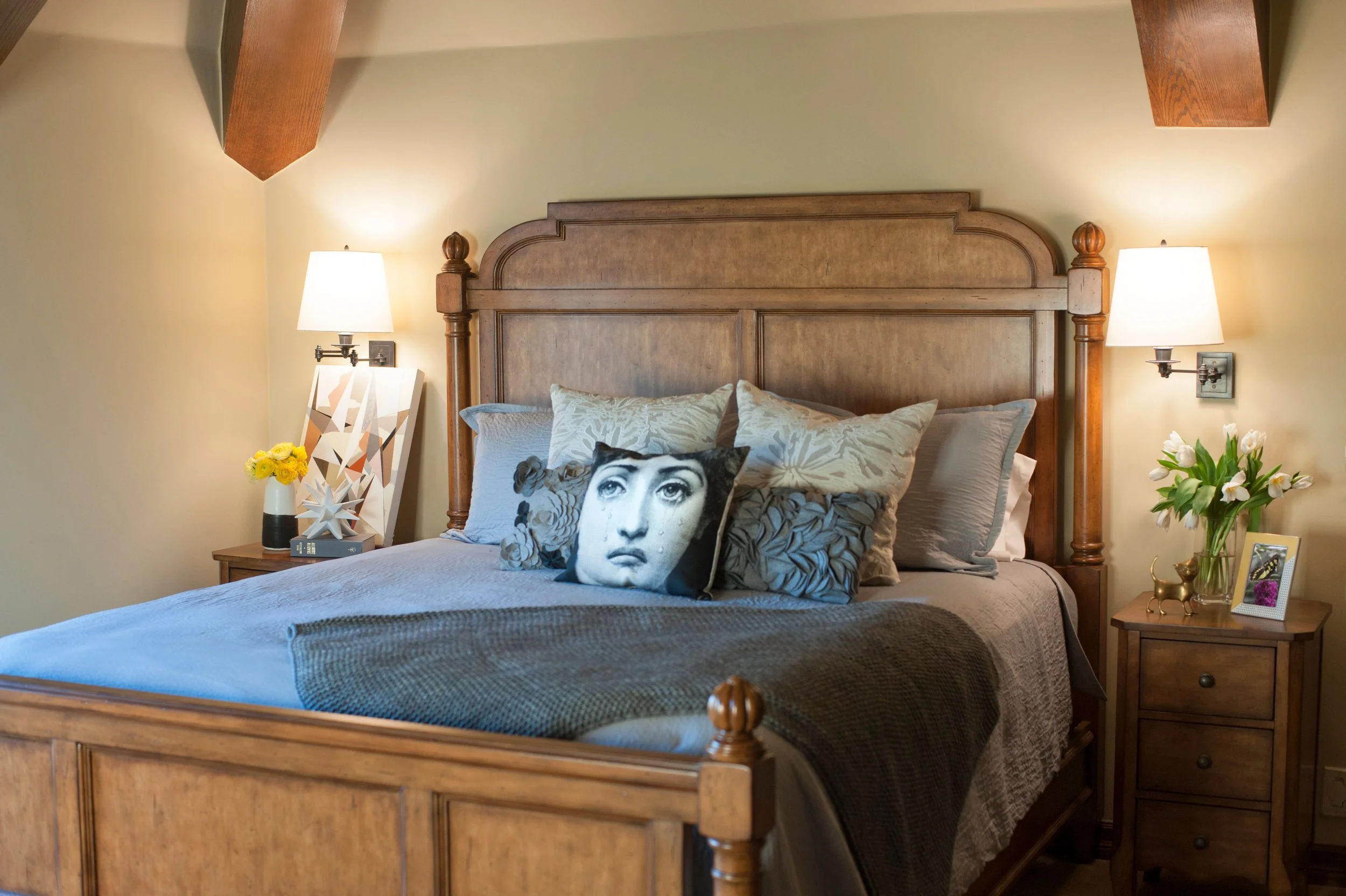 Photo by: Steven Dewall
Artwork by Kevin Moore pairs effortlessly with the room’s traditional furnishings and contemporary feel.