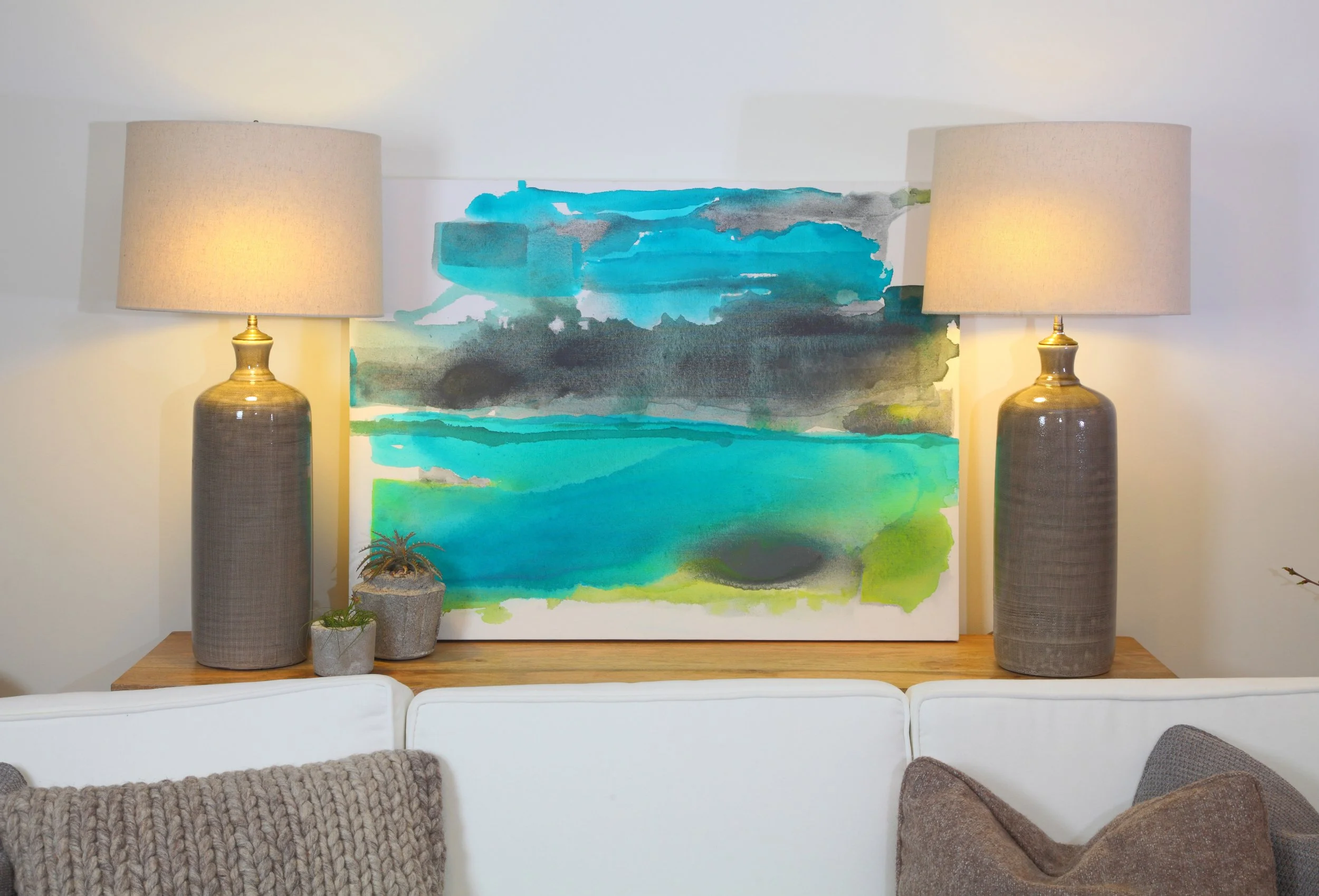 Photo by: Chas Metivier
An abstract painting by artist Emily Van Horn is flanked by a pair of vintage French lamps (c.1970).