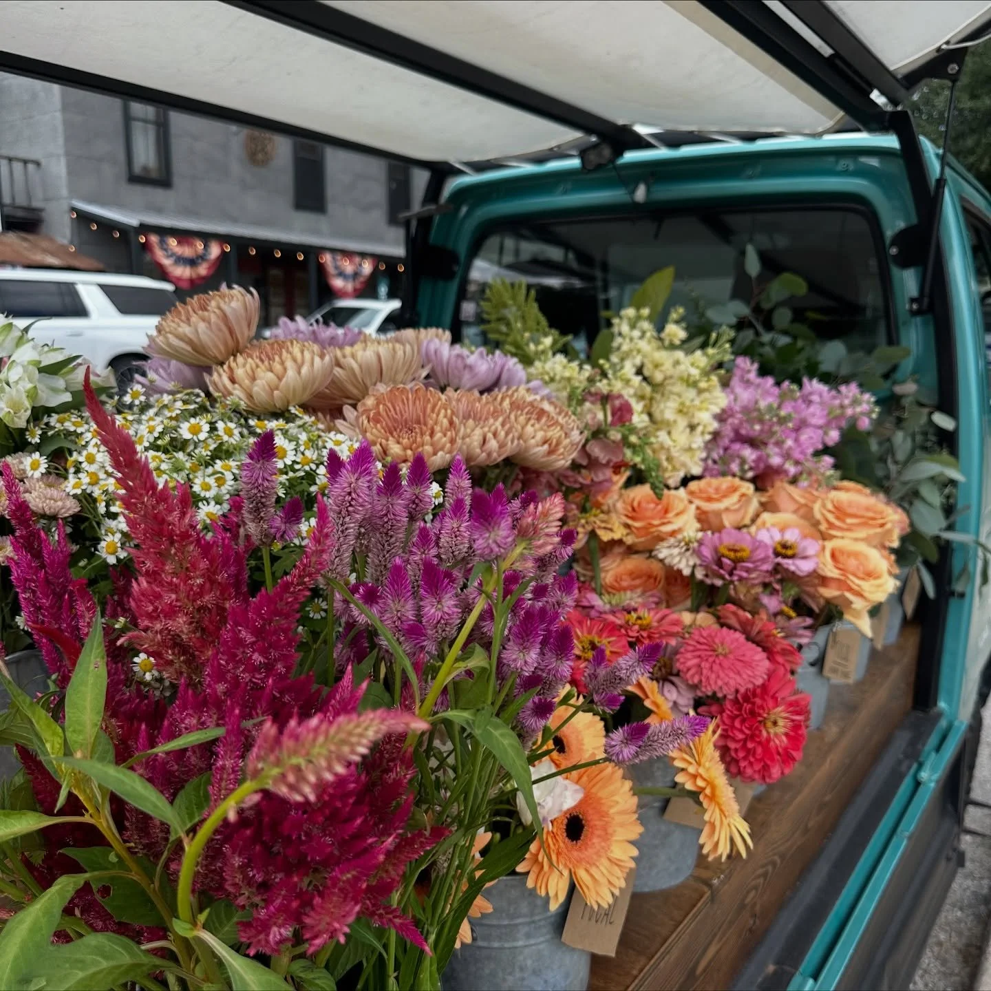 ✨ Pop-Up THIS Saturday September 21st at 10am&hellip;.at a NEW downtown location&hellip;our STUDIO!! ✨ (swipe for pics!) She&rsquo;s freshly painted and still lots of fun work to do to add those special touches. But excited to take y&rsquo;all along 