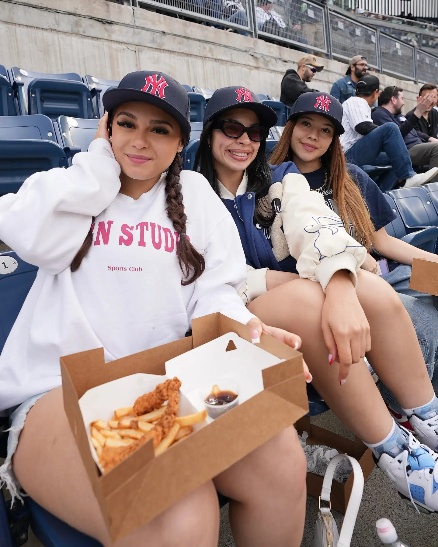 NEW YORK YANKEES VS. ASTROS BASEBALL GAME
YANKEE STADIUM ⚾️📍
.
#photographer #newyorkcity #collegelife #montclairstateuniversity #yankees #astros #bronx
