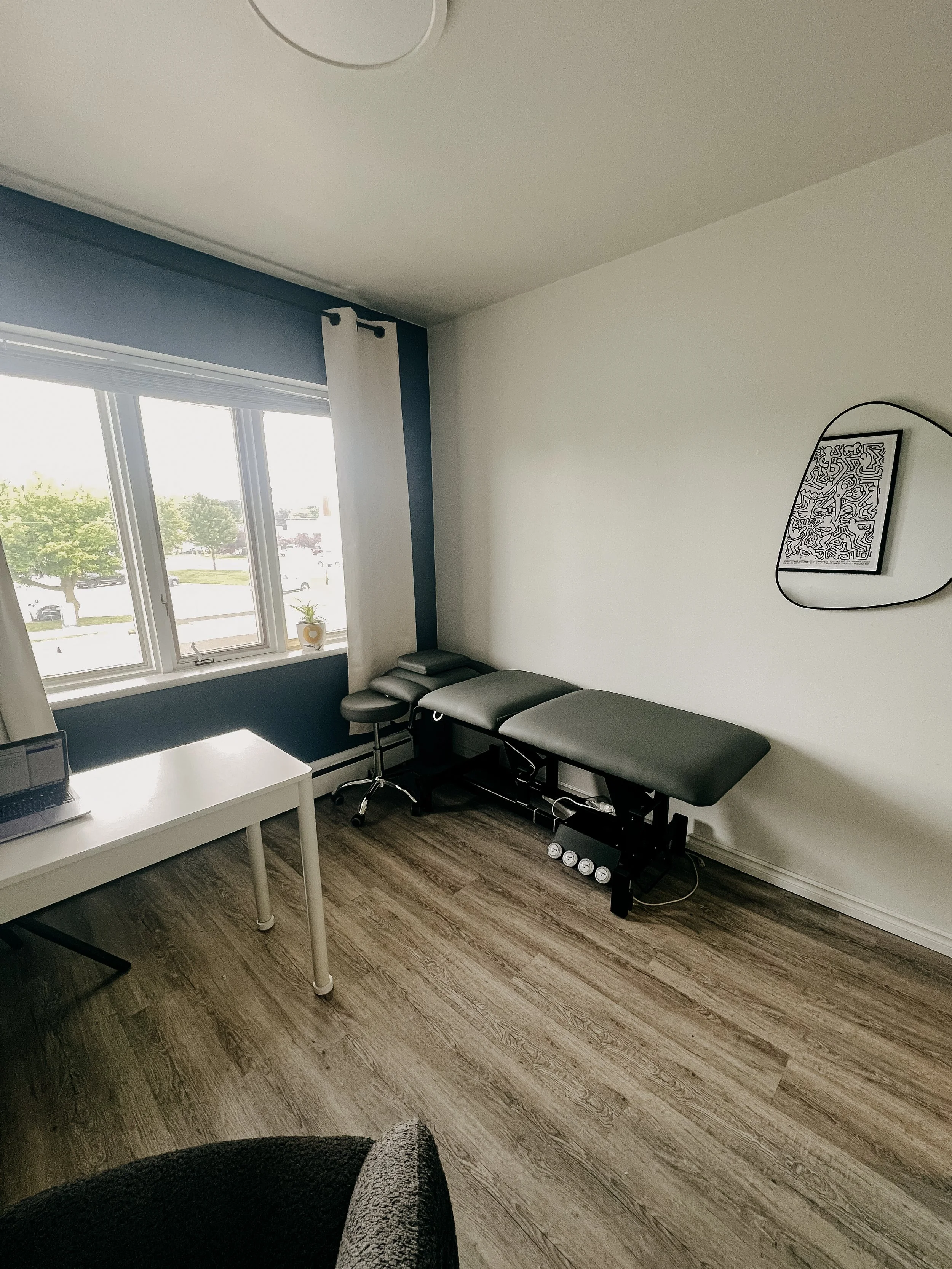 Sarnia naturopathic doctor, Dr. Amber Knott's clinic room at motus HEALTH Sarnia