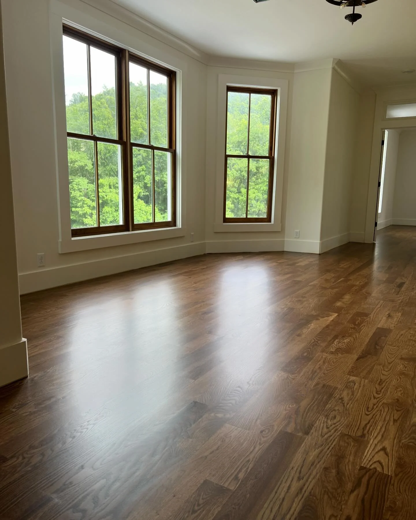 White oak stained Duraseal Provincial. Topped with @pallmannusa Gold Matte. ✊🏽#realwoodfloors #frasershardwoodfloors