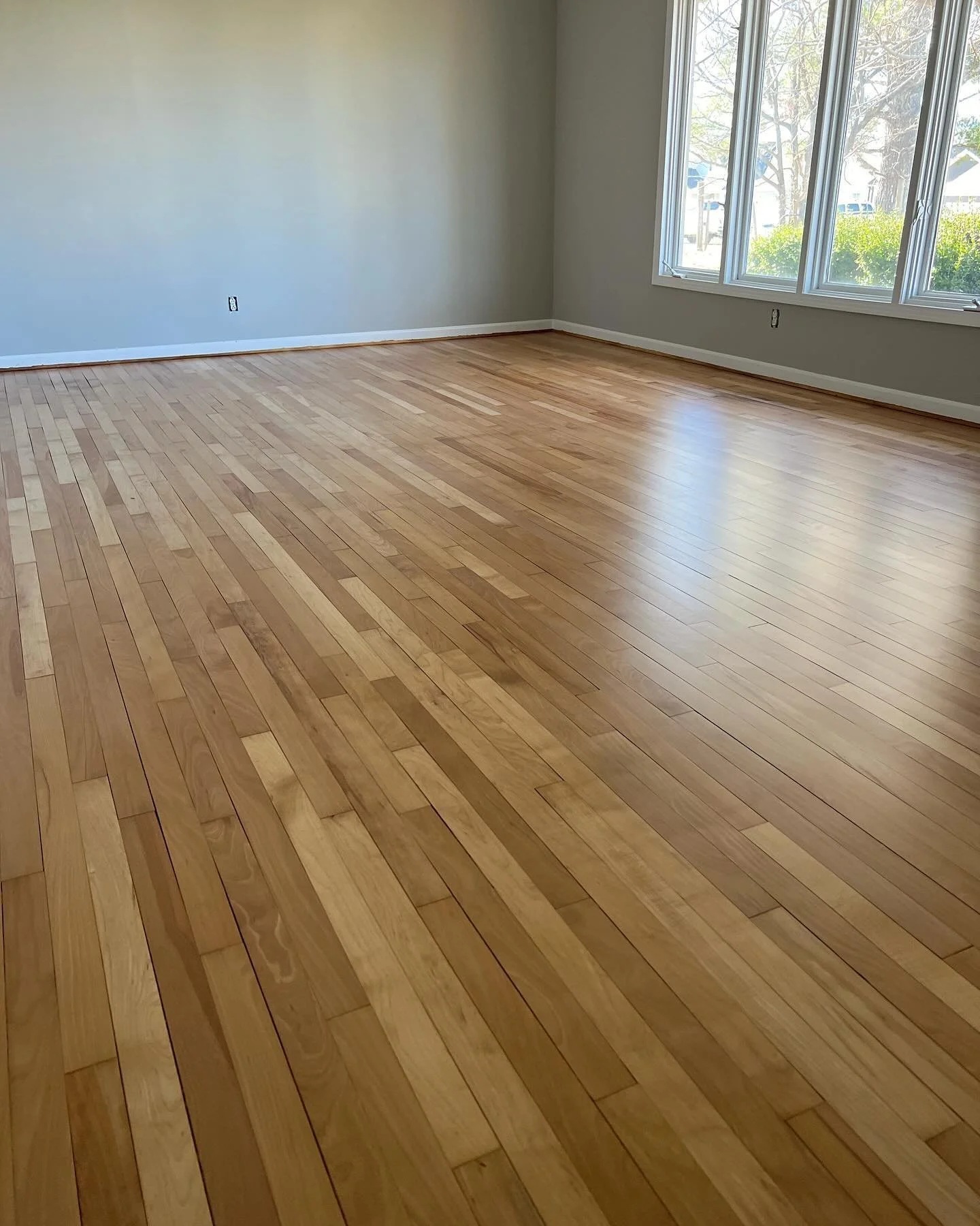 Natural maple with a little story to tell. Alcohol based sealer and 2 coats of @pallmannusa Power Matte for the perfect sheen 🤌🏼 #realwoodfloors #frasershardwoodfloors