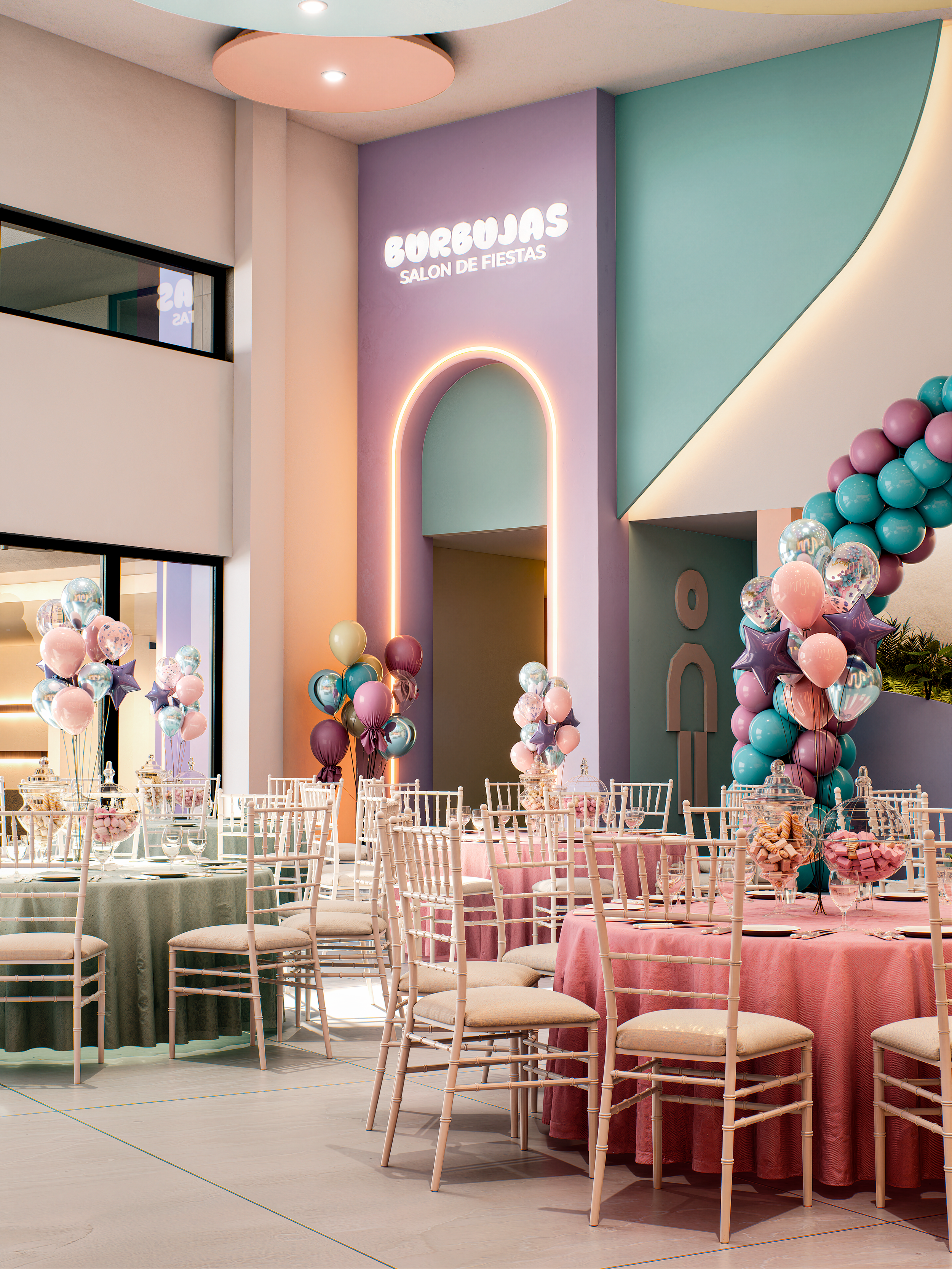 Decoraciones para una fiesta en un salón con mesas cubiertas con manteles de color rosa y verde, rodeadas de sillas blancas y adornadas con globos de colores pastel en forma de estrella y esferas, y relación con globos transparantes con decoraciones 