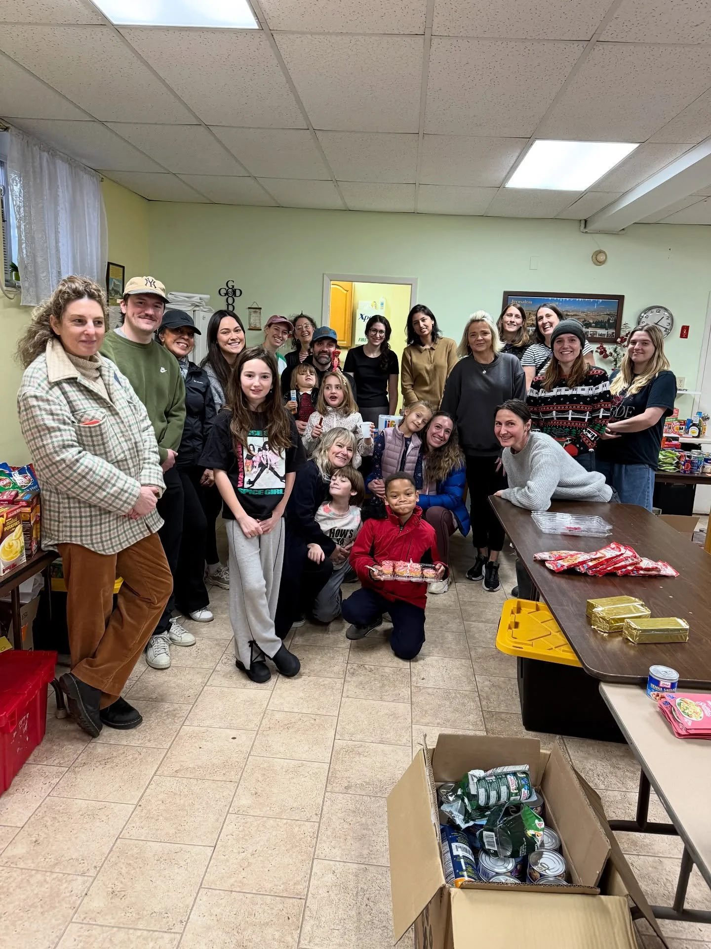 This year, we were able to distribute 75 turkeys and serve around 100 people who stopped by to pick up groceries.
We&rsquo;re incredibly grateful to all the volunteers for the amazing work you&rsquo;ve done, and to everyone who donated to make this p