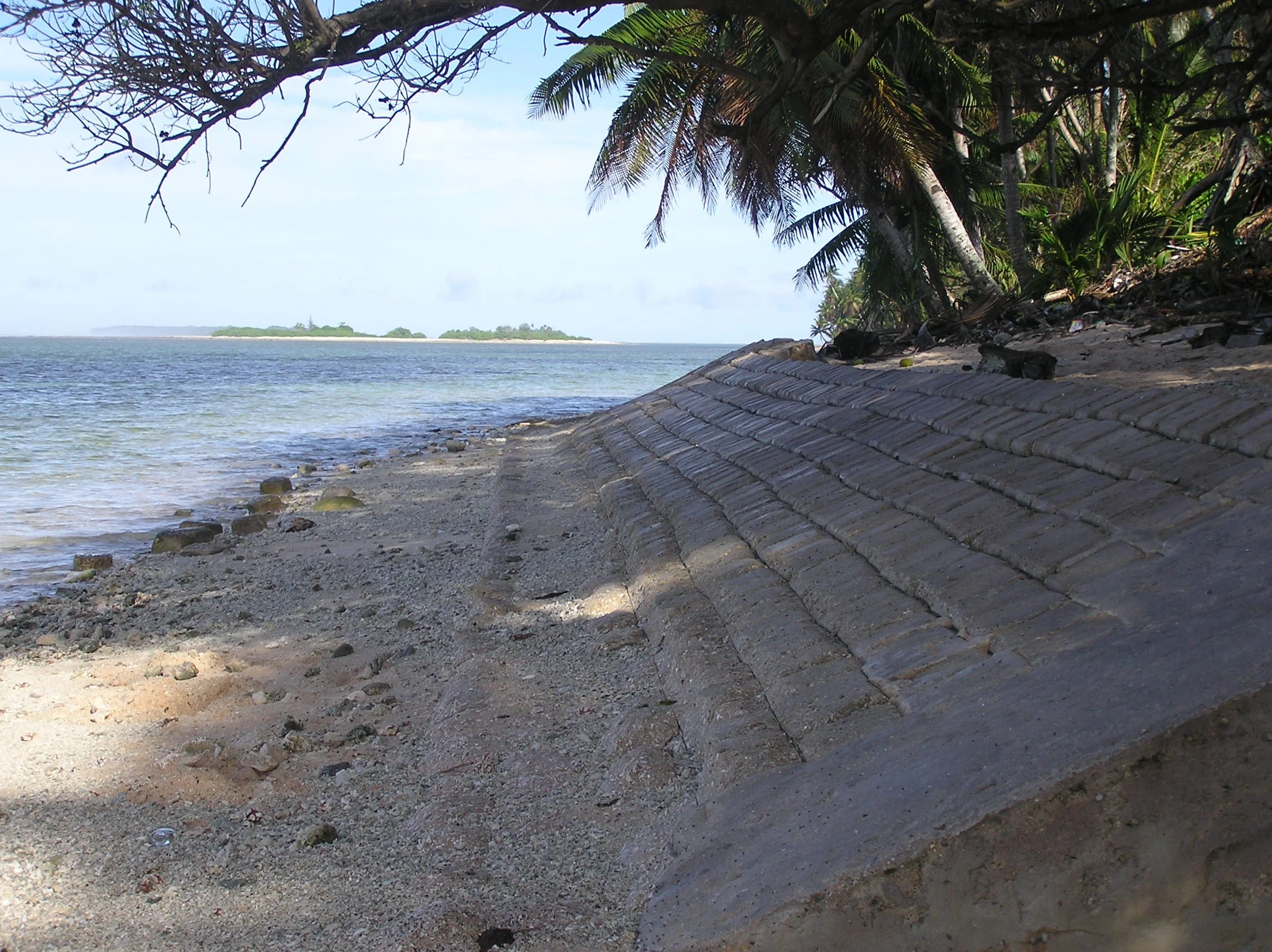 Seawall pili ki te fale o te Faifeau