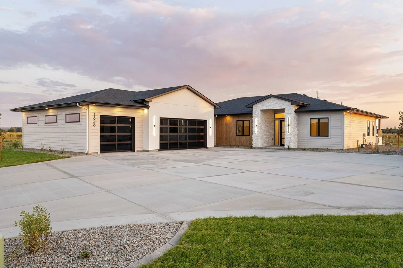 1338 Scheffler Way, Billings MT | $1,590,000

Listed by: @p3colemanre 
Built by: @cbbuilt 
Media by: @ascendantcreative 

#luxurylisting #luxuryrealestate #realestatemedia #montanarealestate #highendhomes #newbuild #billingsmontana #realestatephotogr