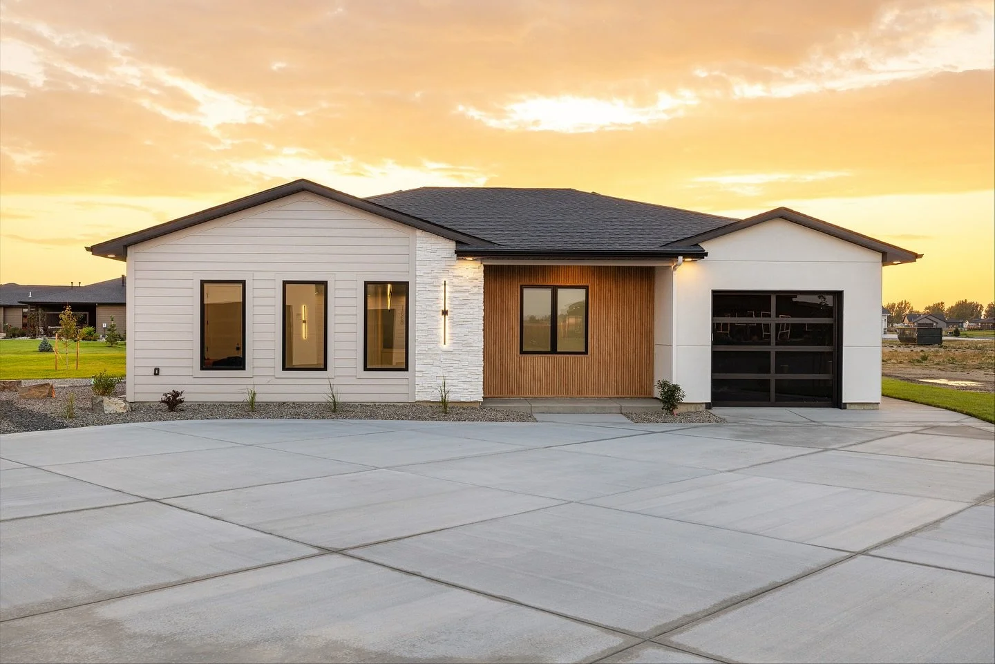 Guest house on the property with a full golf simulator and sauna ⛳️🏌️This house is one-of-a-kind!
&bull;
1338 Scheffler Way, Billings MT | $1,590,000
&bull;
Listed by: @p3colemanre
Built by: @cbbuilt
Media by: @ascendantcreative
&bull;
#montanareale