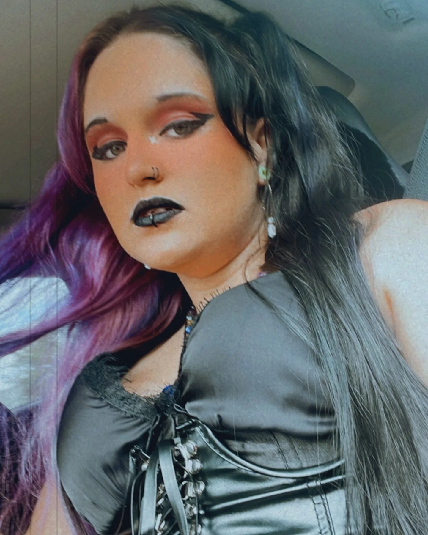 This songs stuck in my head thanks to 𝙨𝙤𝙢𝙚𝙤𝙣𝙚 so we&rsquo;re using it on this long lost selfie ❤️&zwj;🔥

#Alt #altgirl #altfashion #alternative #alternativefashion #metalcore #metal #goth #gothgirl #egirl #twitch #streamer #cosplay #makeup #c