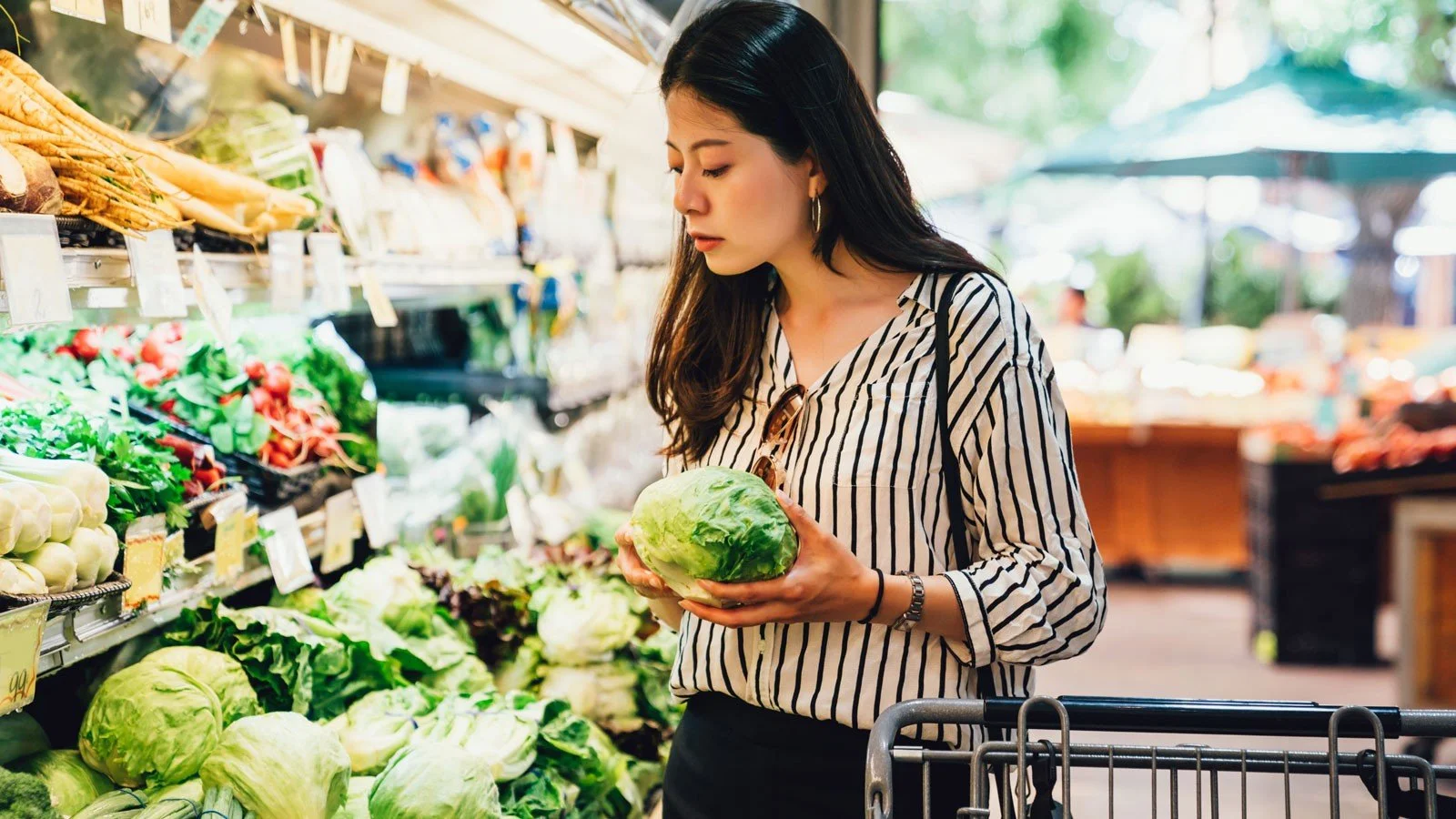 How the Stock Market Interacts with Inflation: What Investors Need to Know