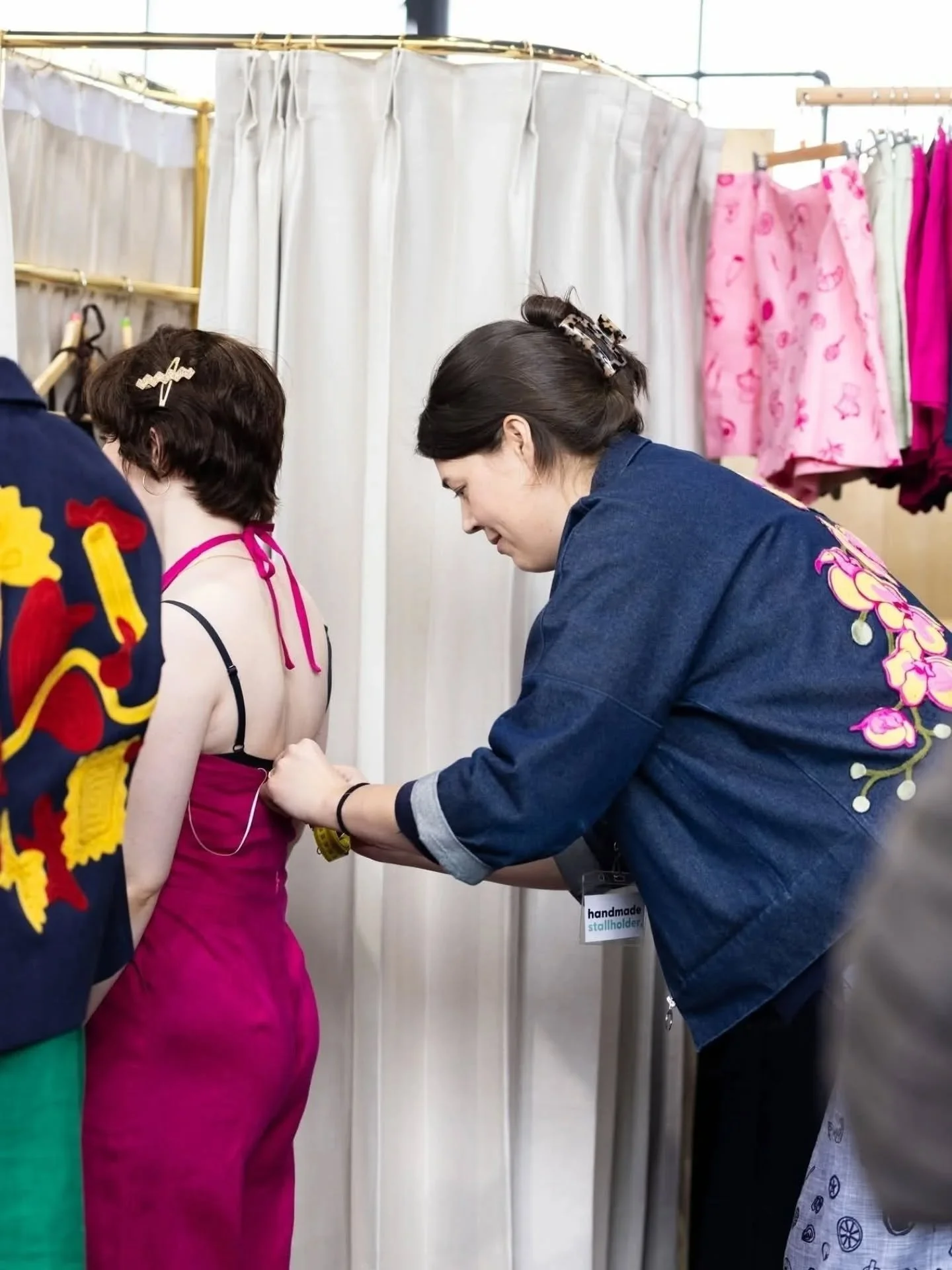 At Al El&eacute;, we know that bodies come in all shapes and sizes. Finding the perfect outfit that flatters your unique body shape can be a challenge, which is exactly why we offer personalised alterations and custom designs 🪡 We want to make sure 