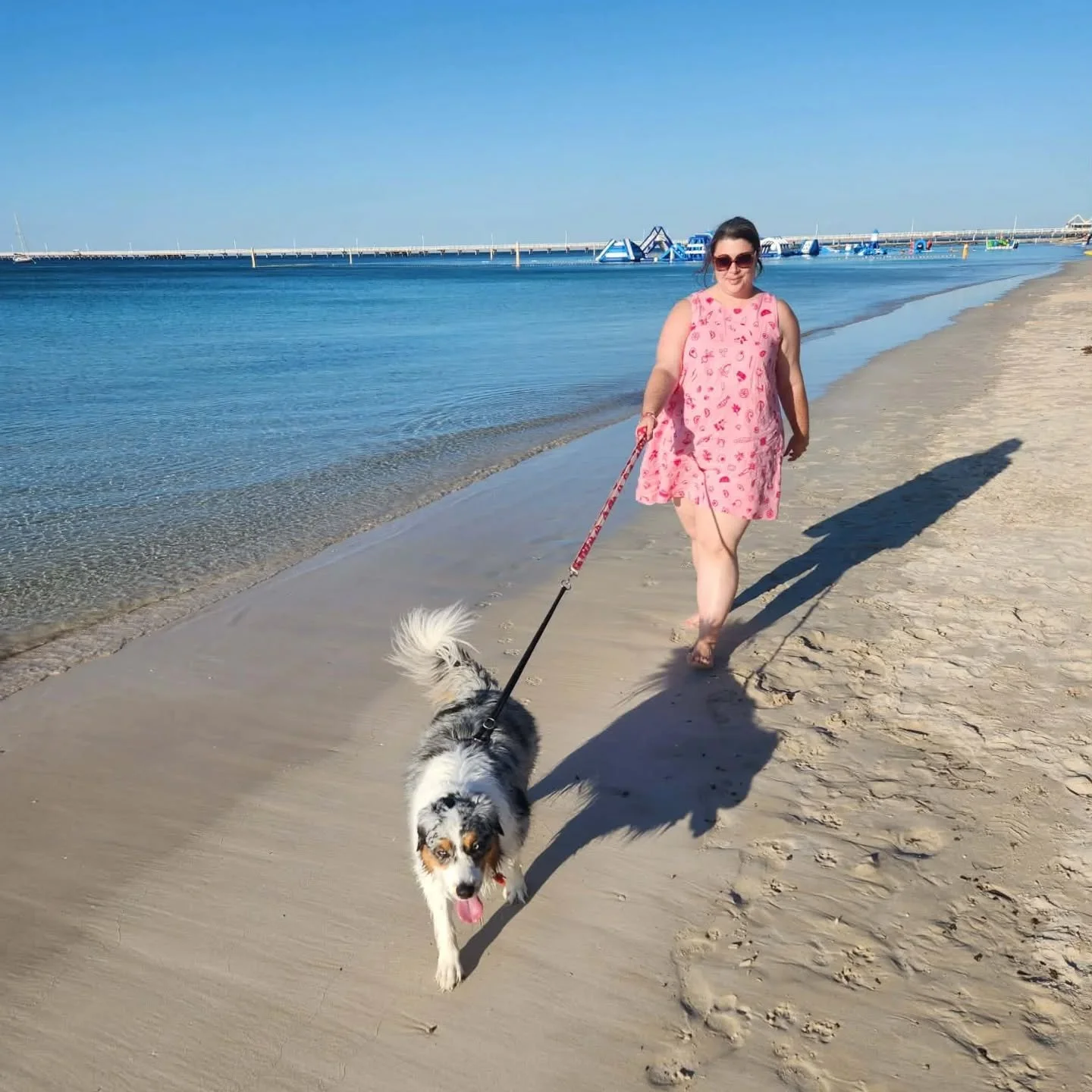 Summer has officially arrived 🌞🌊
Kellee soaking it up in her custom-made Garden of Eatin&rsquo; Alice dress, with Cici stealing the show in her @comfytails Flower Power leash 🍅🍊🌼
Beach walks in WA don&rsquo;t get much better than this: Salt air,
