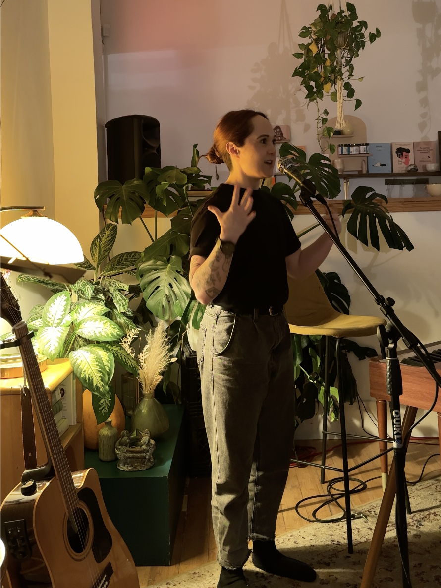 Mim Kempson performing standup comedy at Cafe des Habitudes in Montreal