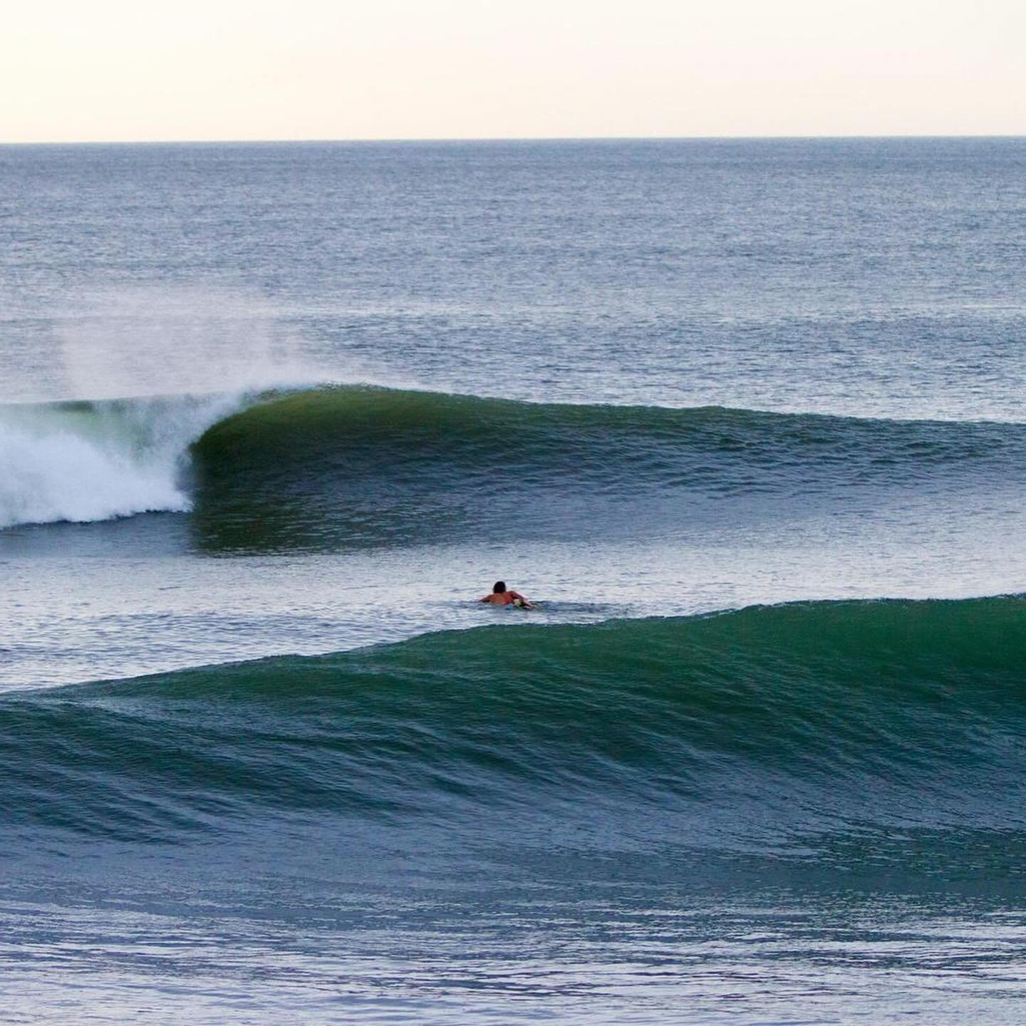 Swell season is calling! 🌊
Get ready for world-class waves and barefoot mornings in paradise.
Po Popoyo is surrounded by some of the best surf spots in Nicaragua &mdash; just minutes from our villas
Wax up, paddle out and enjoy🌞 

#PoPopoyo #surfse