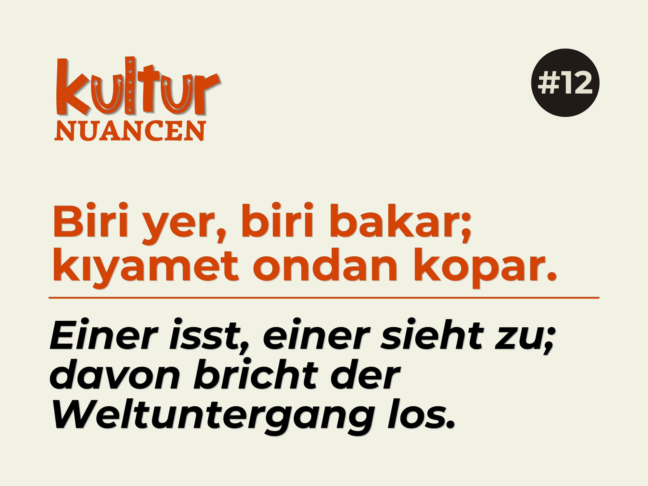 Das Bild zeigt den Titel 'KULTUR NUANCEN' in orangefarbenen, stilisierten Buchstaben, daneben eine schwarze Kreisschrift mit '#12' und darunter eine Überschrift in großer oranger Schrift, die einen Spruch auf Türkisch enthält.