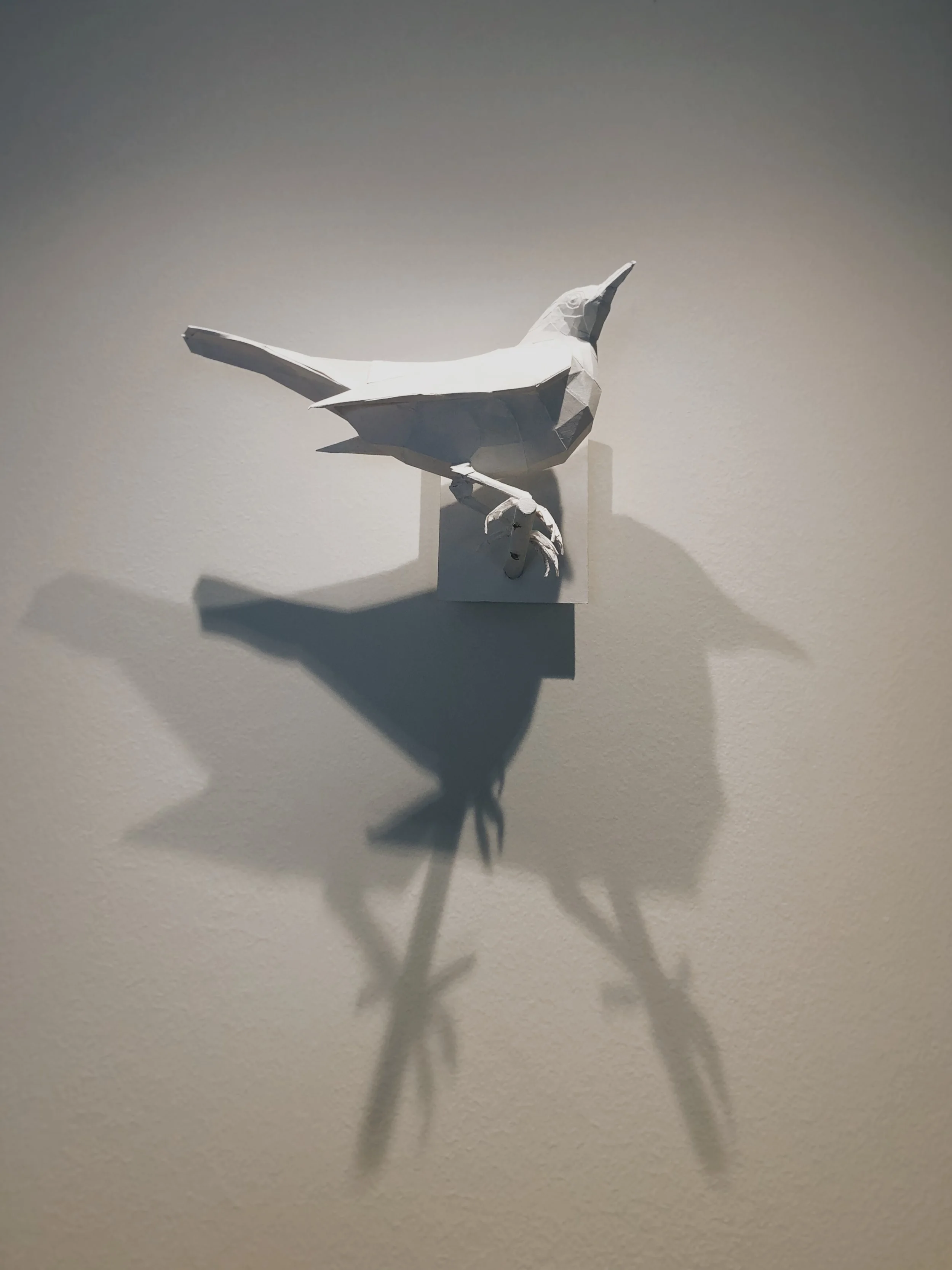 Axel Goossens, Merel, 2022 | papier, inkt, H. 15 cm L. 23,5 cm D. 6,5 cm, Ed. 10/10