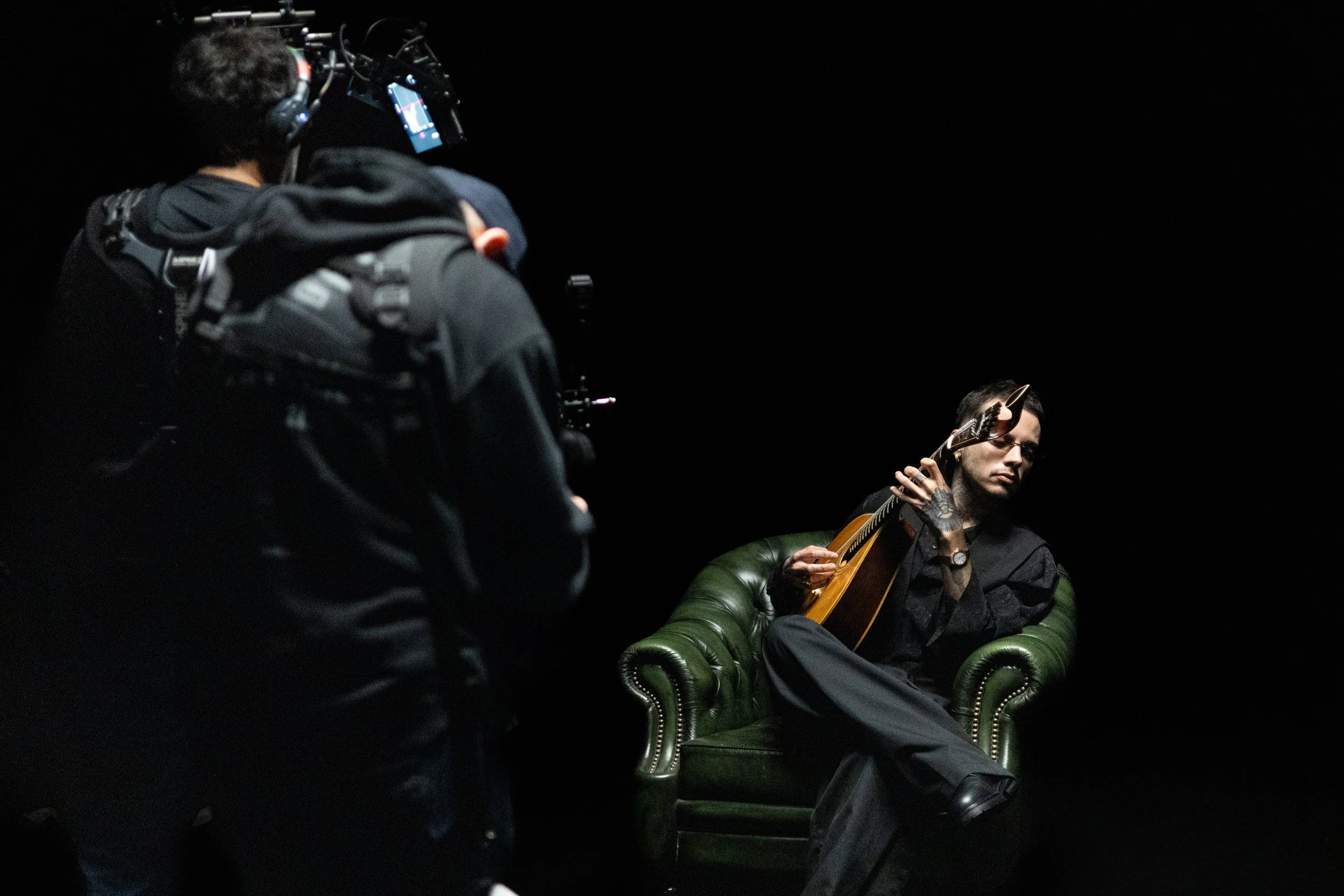 amor clandestino (music video) by Mike11