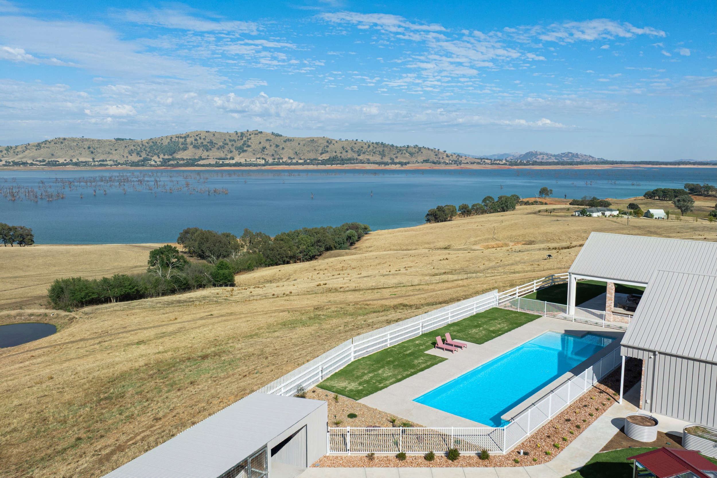 Completed &amp; Delivered ✔️

When your backyard overlooks Lake Hume, the pool needs to do it justice. This 20m x 5m Summer Central custom concrete pool was designed to complement one of the most spectacular views in Bethanga 🙌🏻

We loved being apa
