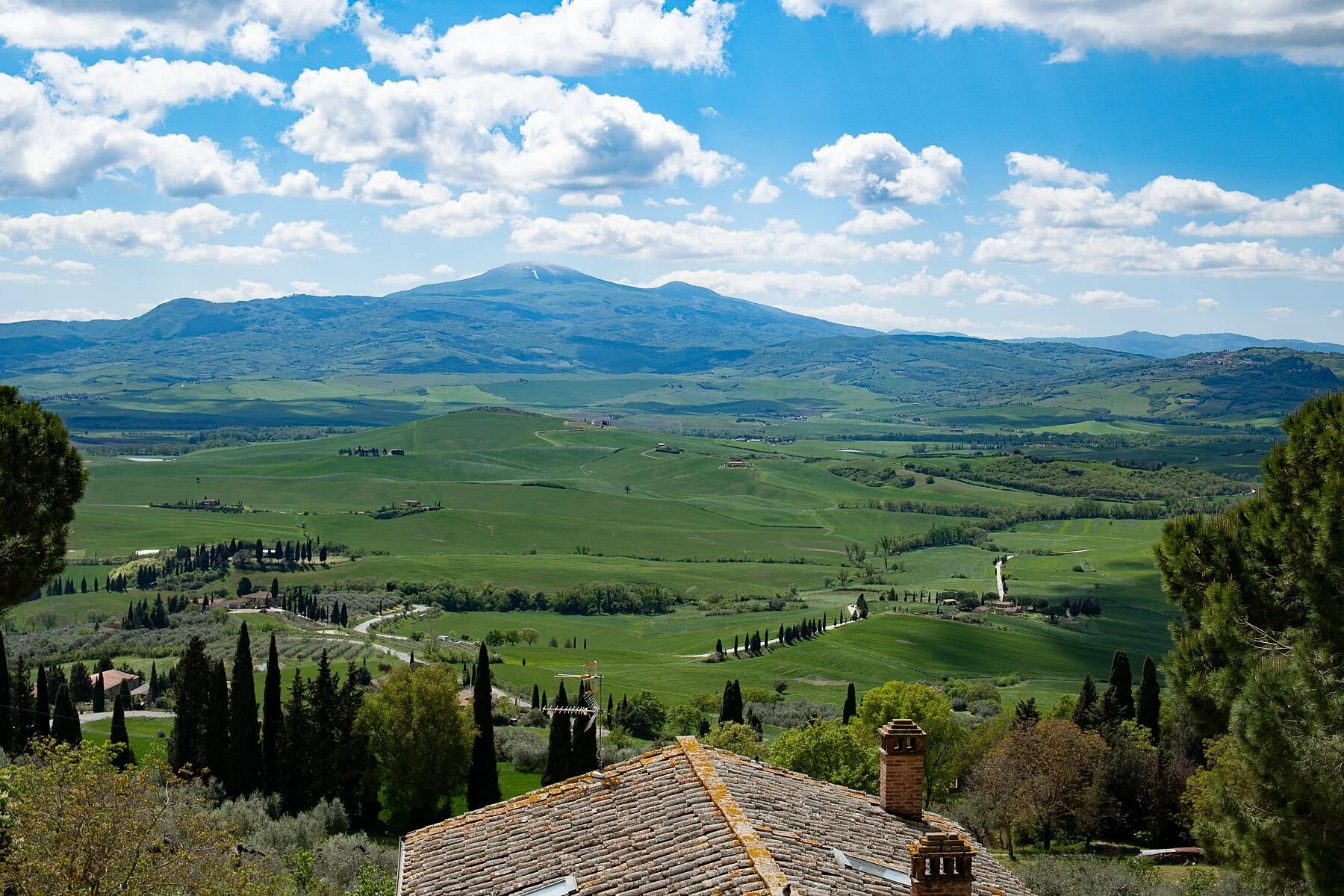 Detail eines alten Steinhauses oder Podere in der Val D'Orcia — Mauer, Tür oder Fenster im warmen Licht, Limited Edition Print