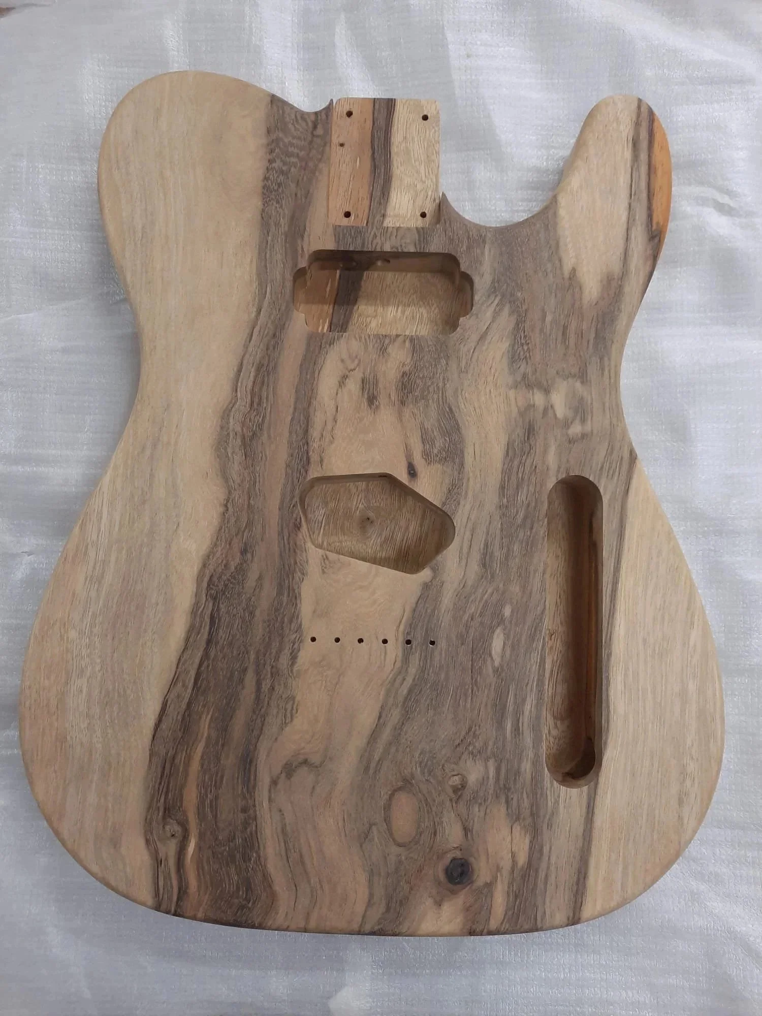 Body Einzelanfertigung aus Black Limba