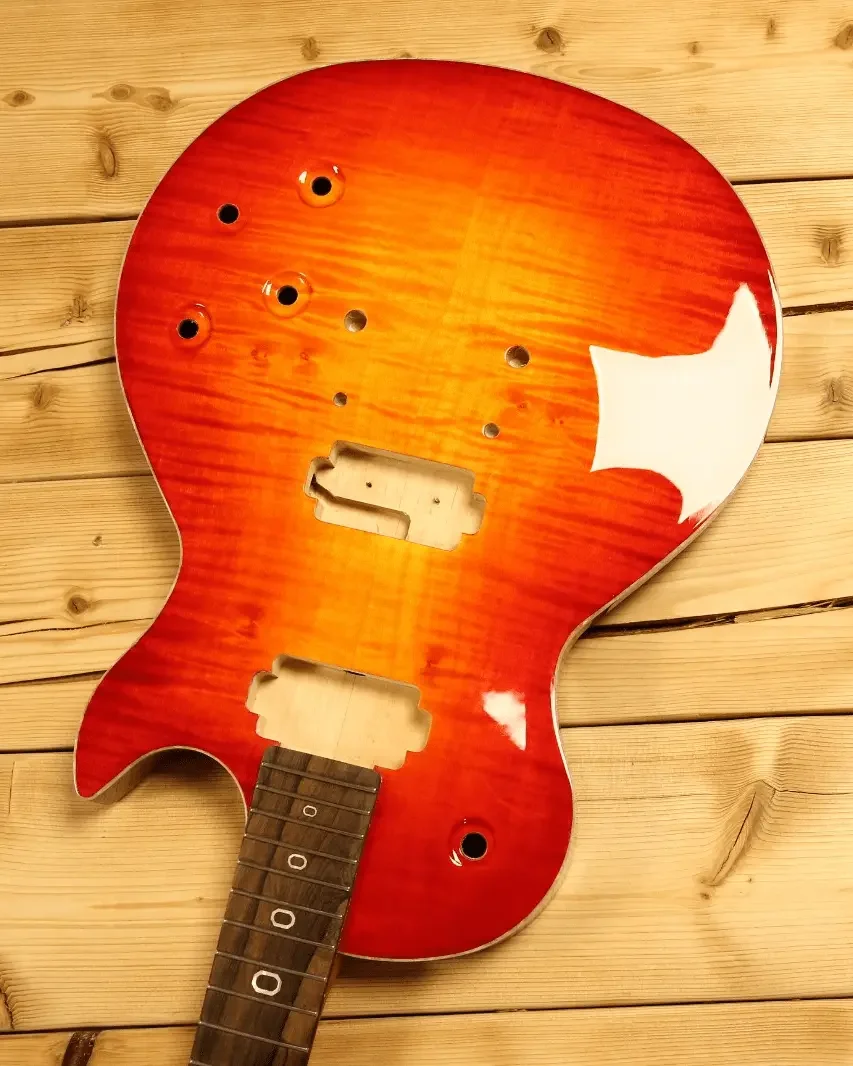 Les Paul Style E-Gitarre ohne Hardware, reine Oberfläche mit Sunburst