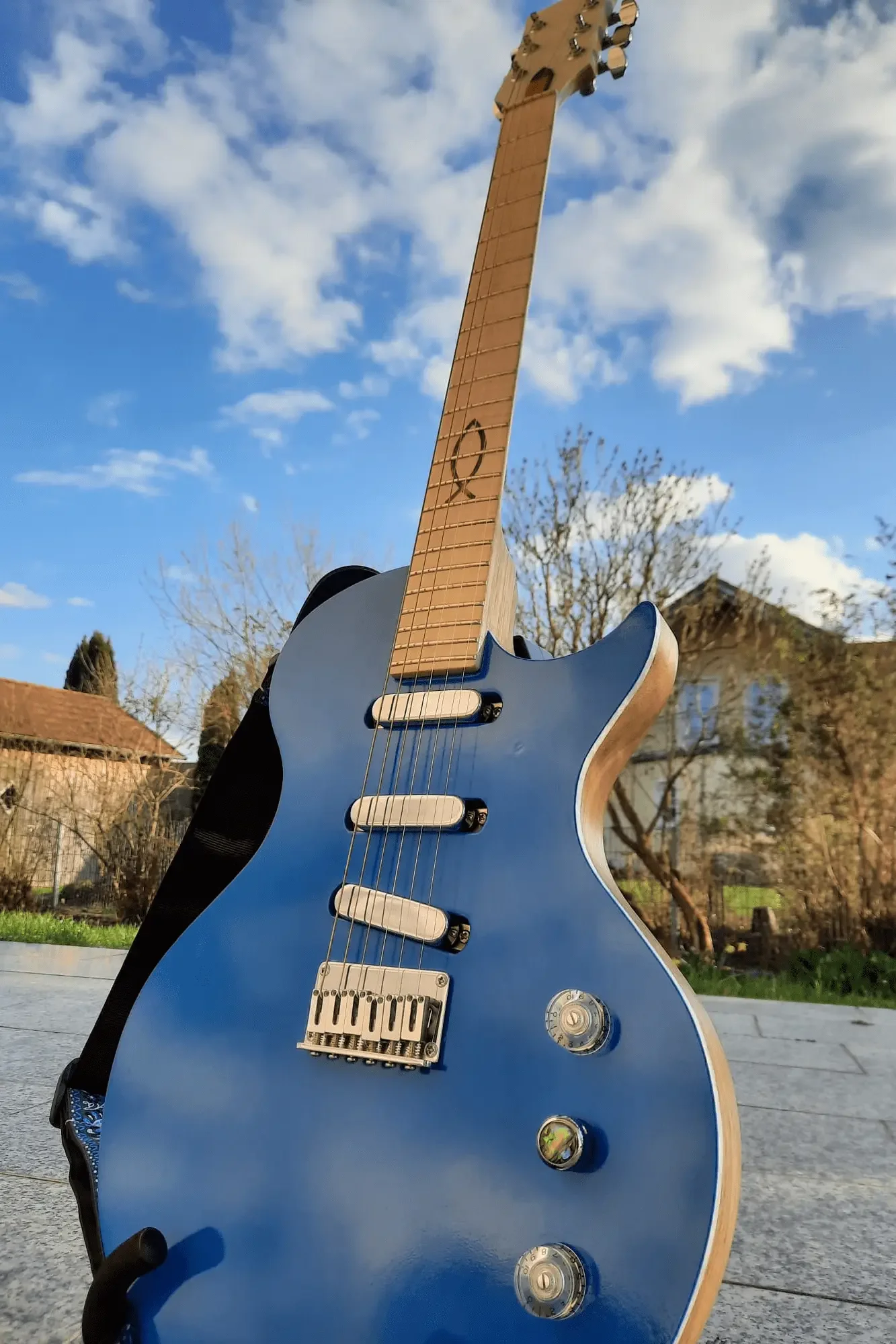 Blaue Les Paul Style mit Fischinlay
