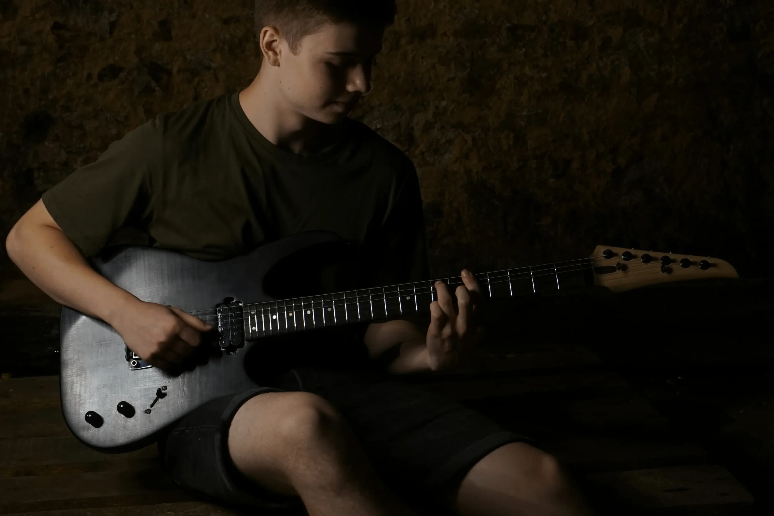 Schwarze Stratocaster E-Gitarre