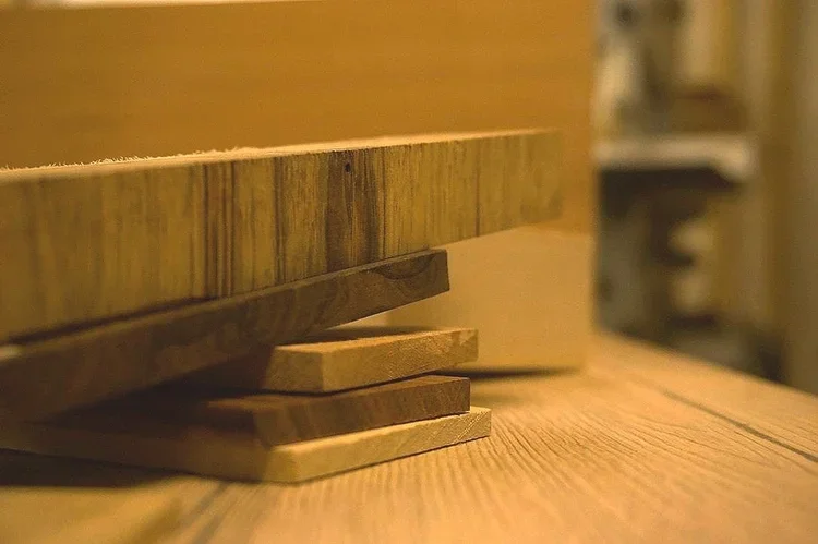 Verschiedene Holzarten für die E-Gitarre
