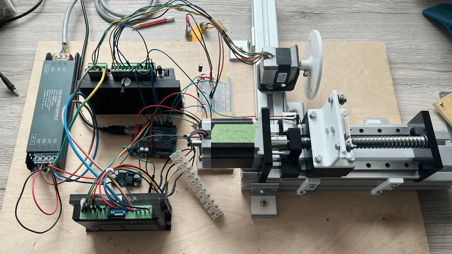 Aufbau der Tonabnehmerwickelmaschine