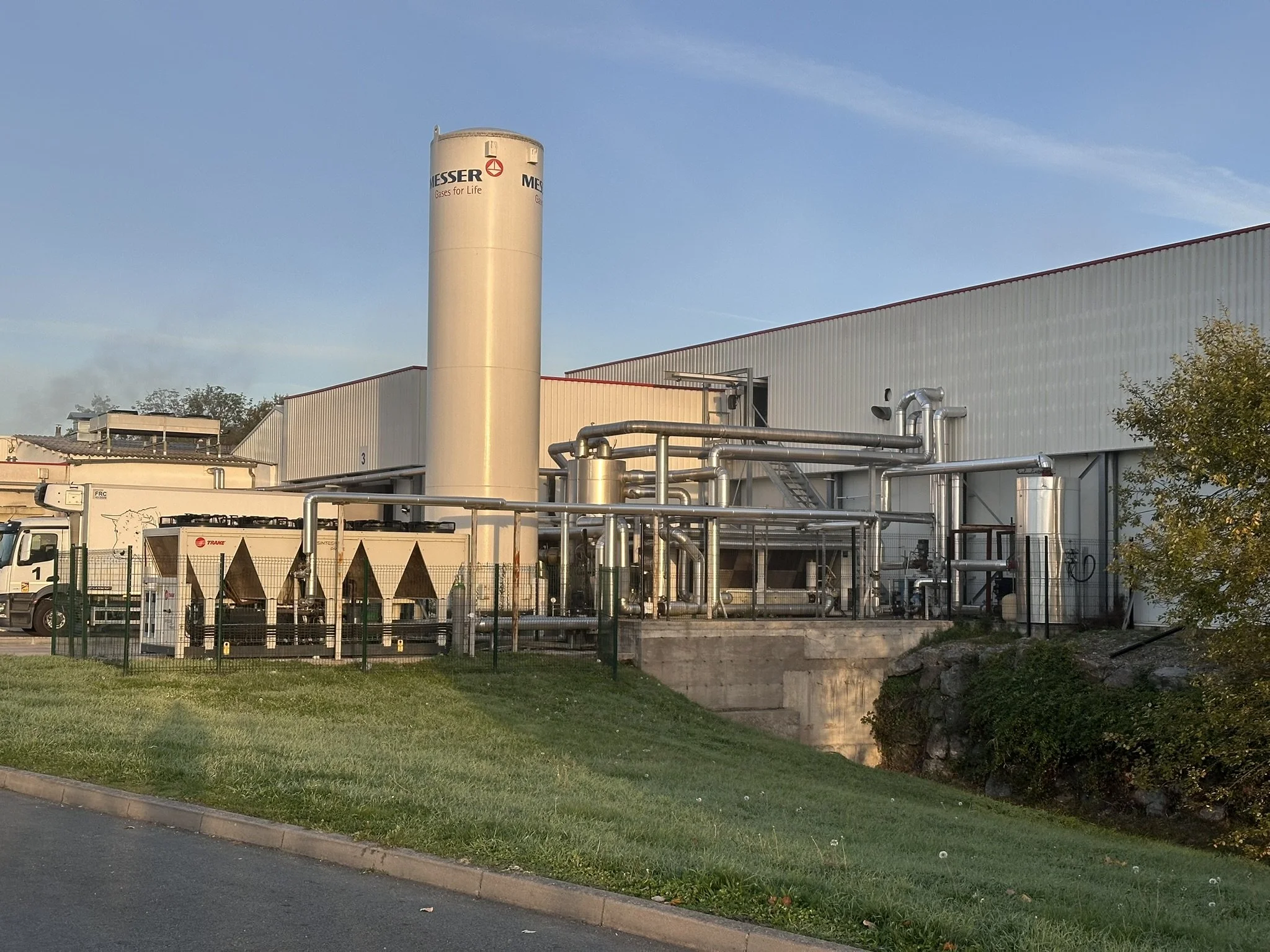 Réglementation acoustique froid industriel : guide compression 2026