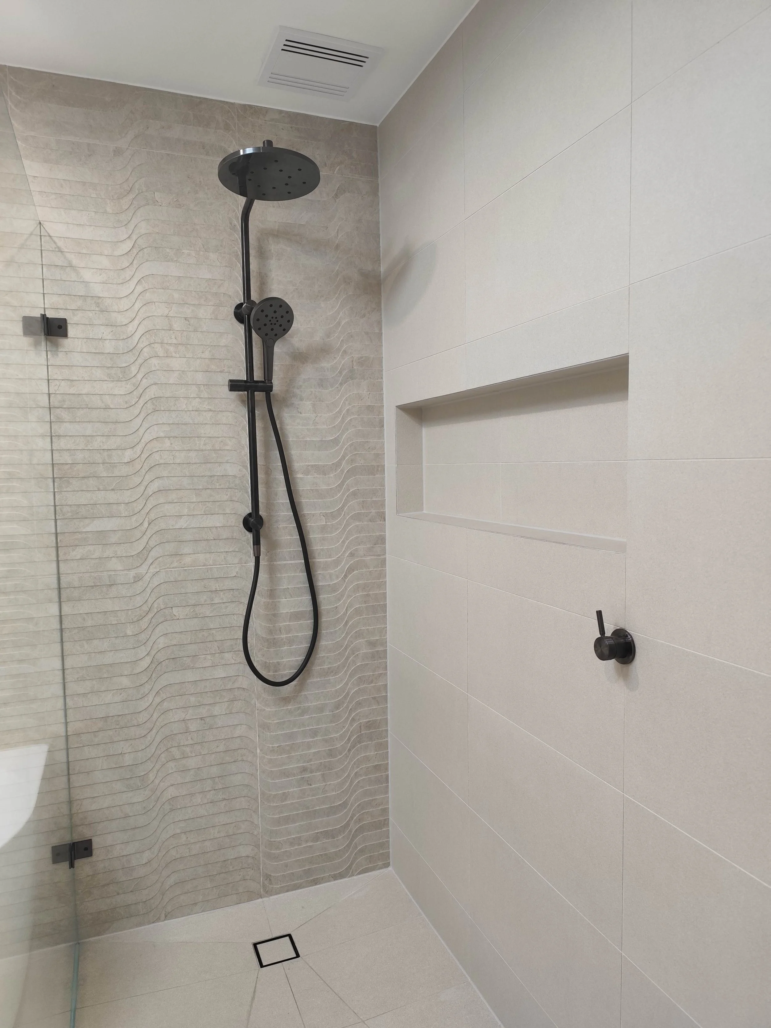 minimalist-bathroom-shower-design-hawthorn-melbourne.jpg