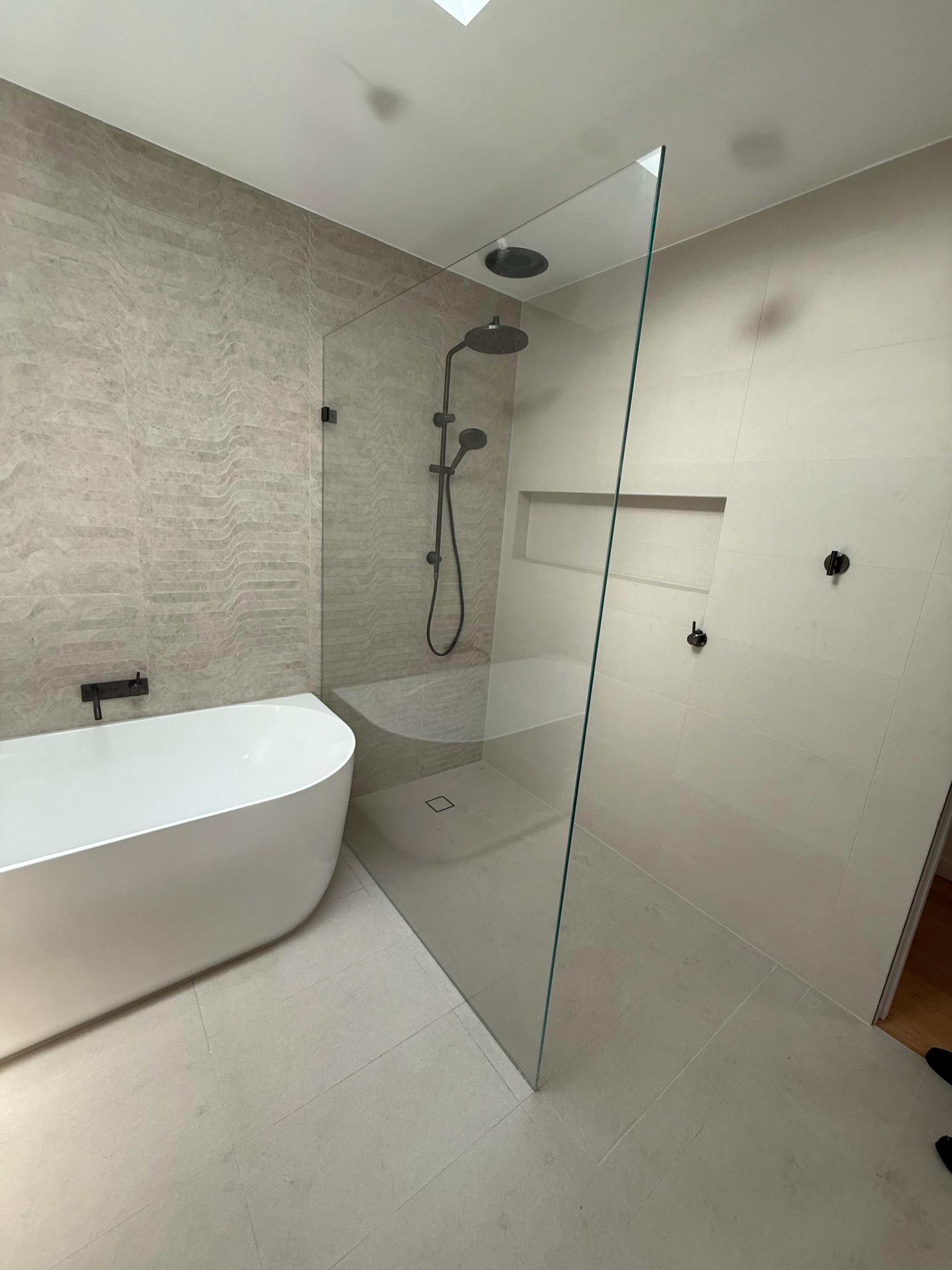 Modern-bathroom-renovation-hawthorn-freestanding-bath.jpg