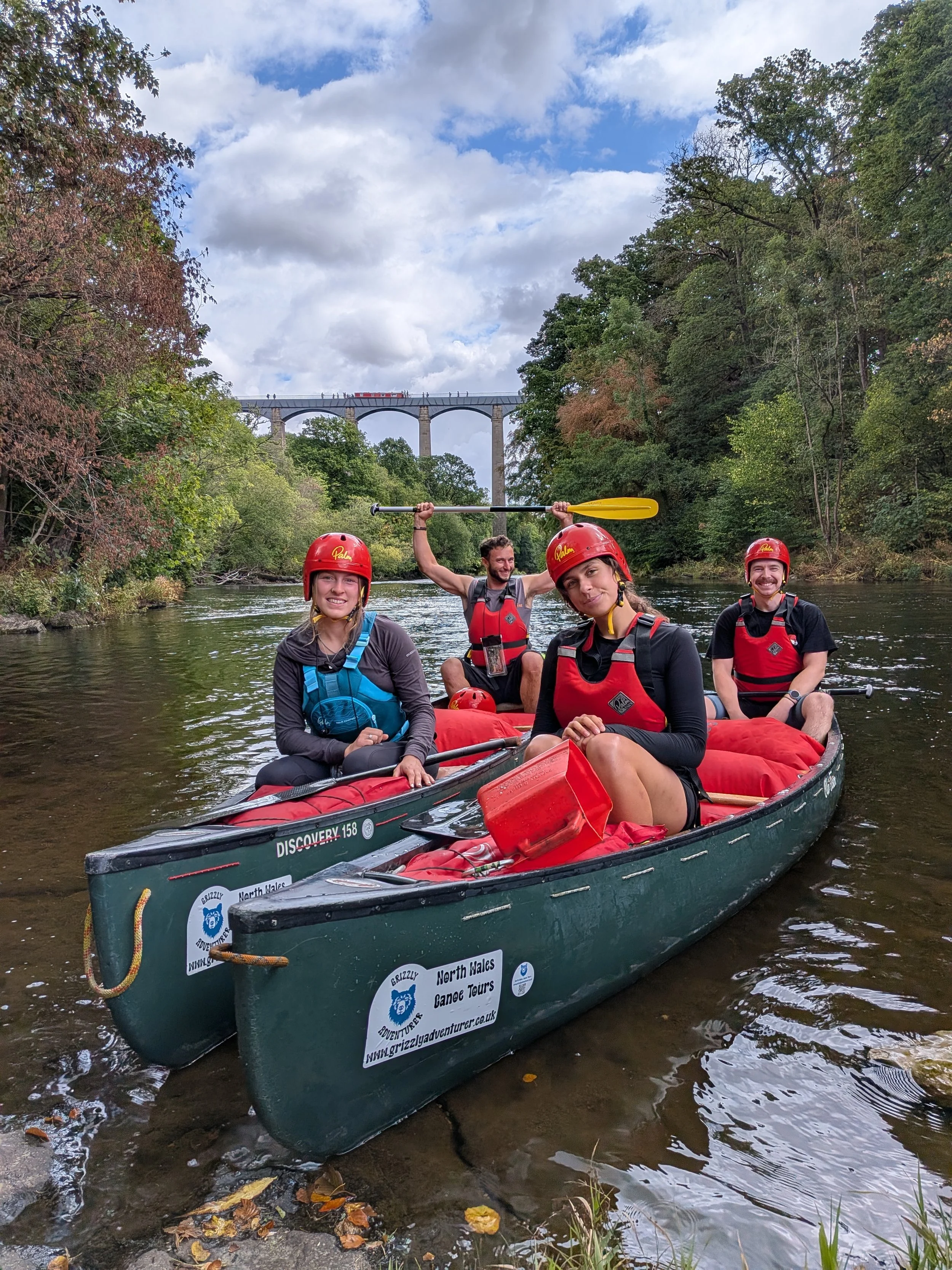 river dee canoeing with grizzly adventurer llangollen Avon guided river trip canoe