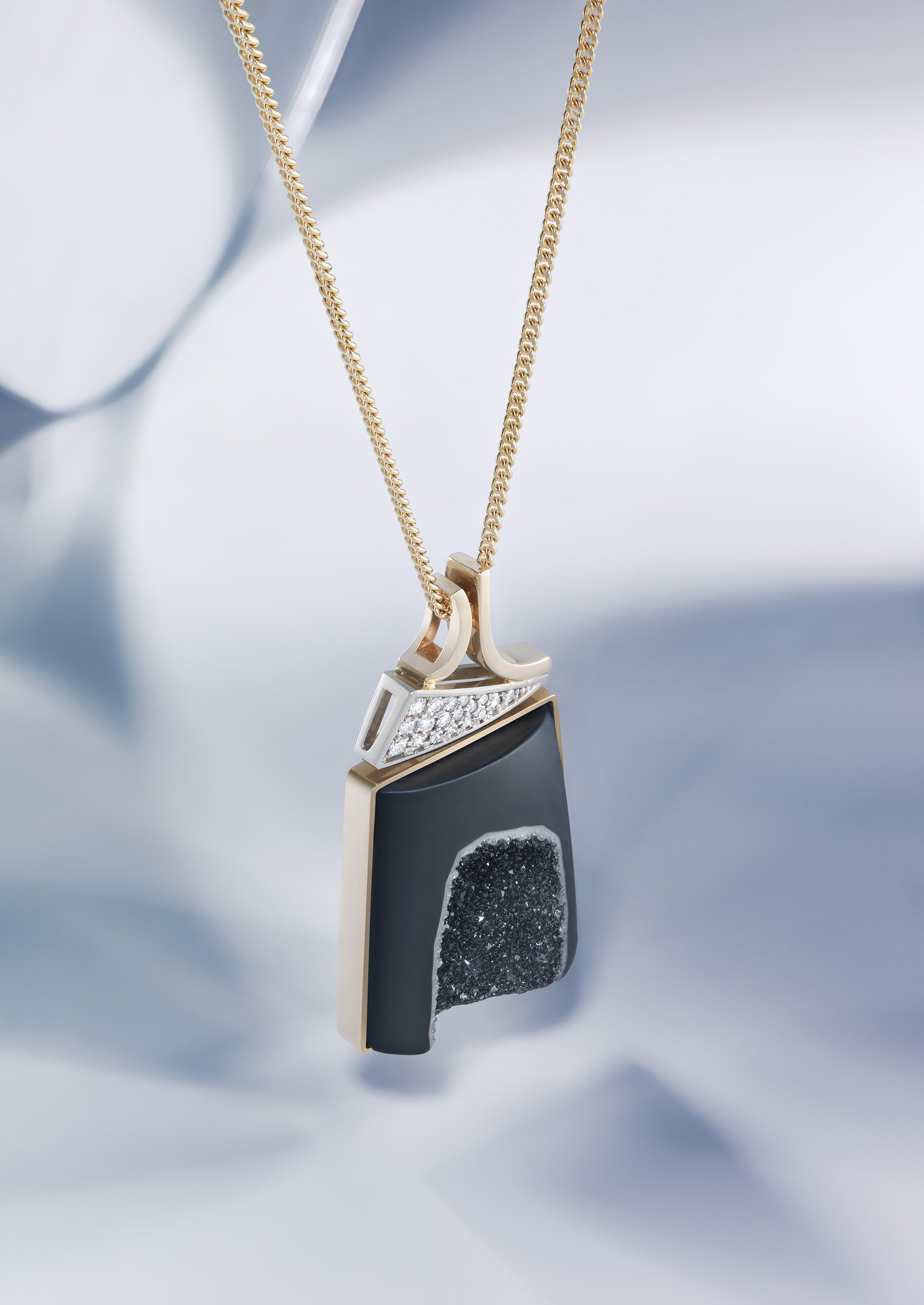 Strattons-Pendant-SM.jpg